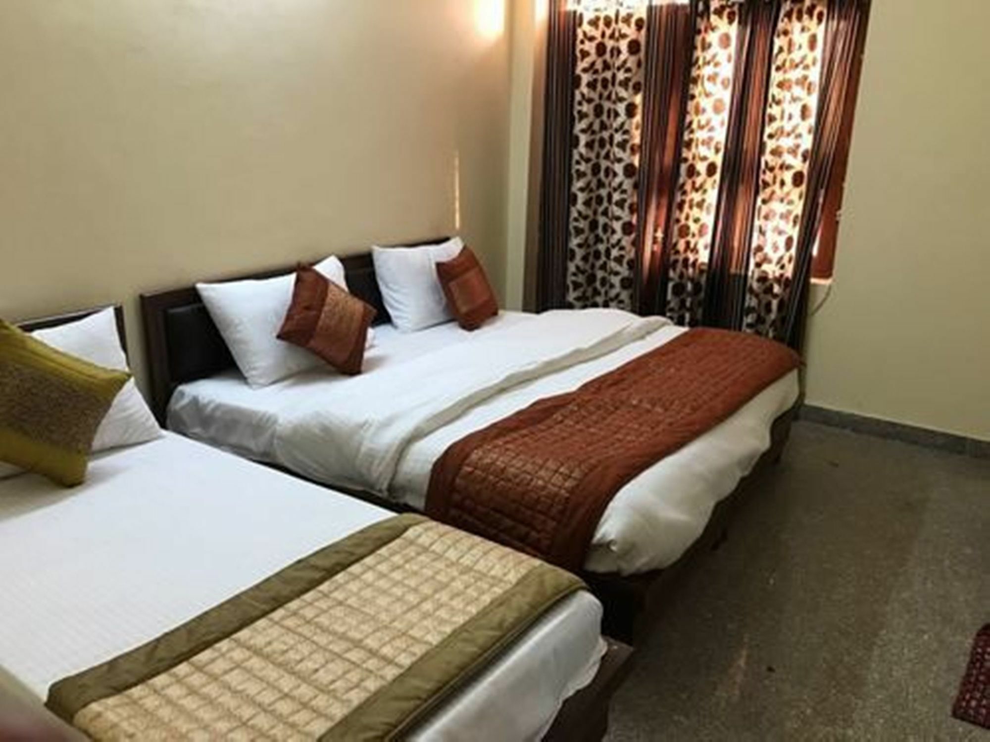 Hotel Oyo 13107 Westend Residency