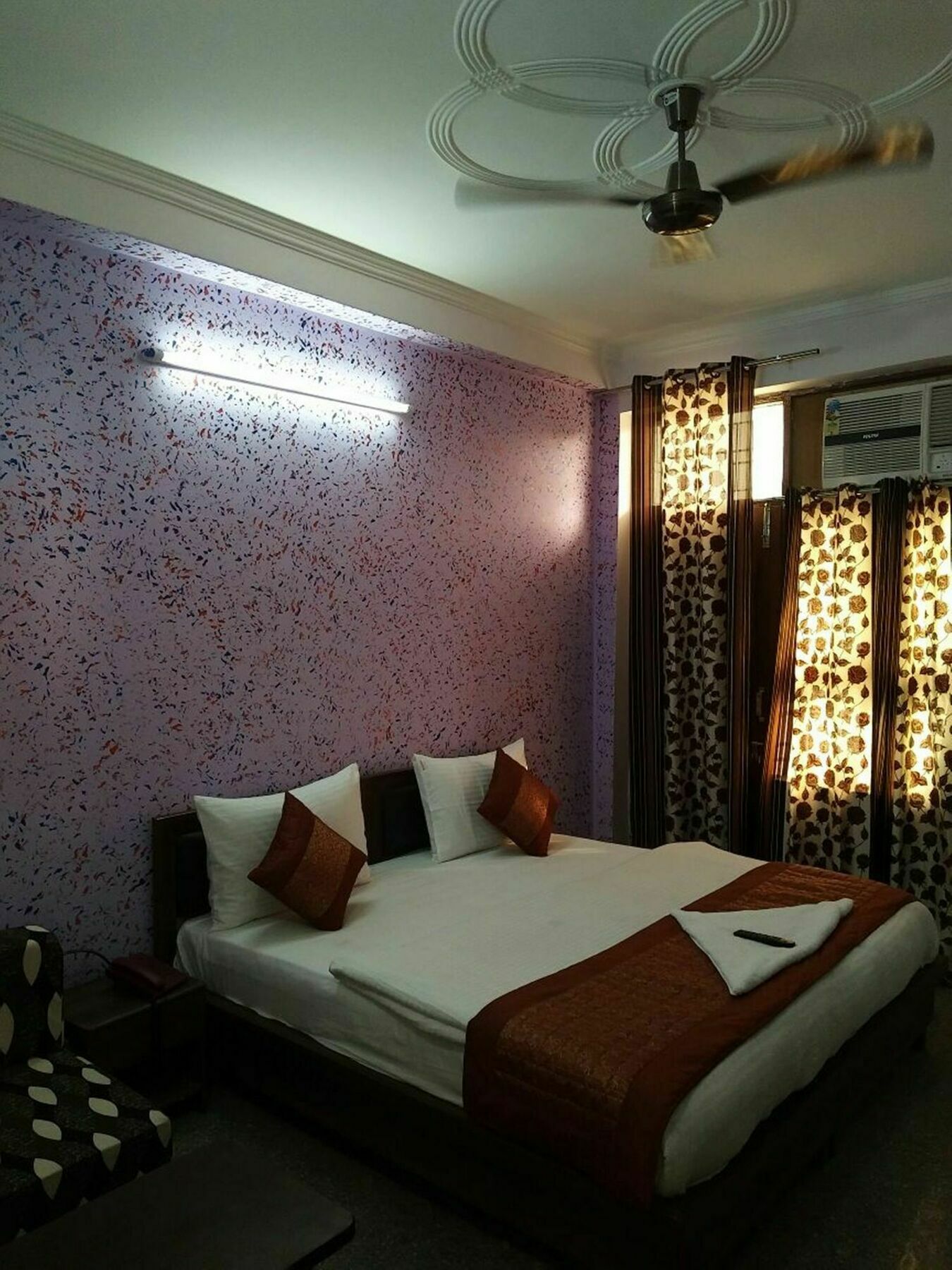 Oyo 13107 Westend Residency Hotel Nova Deli