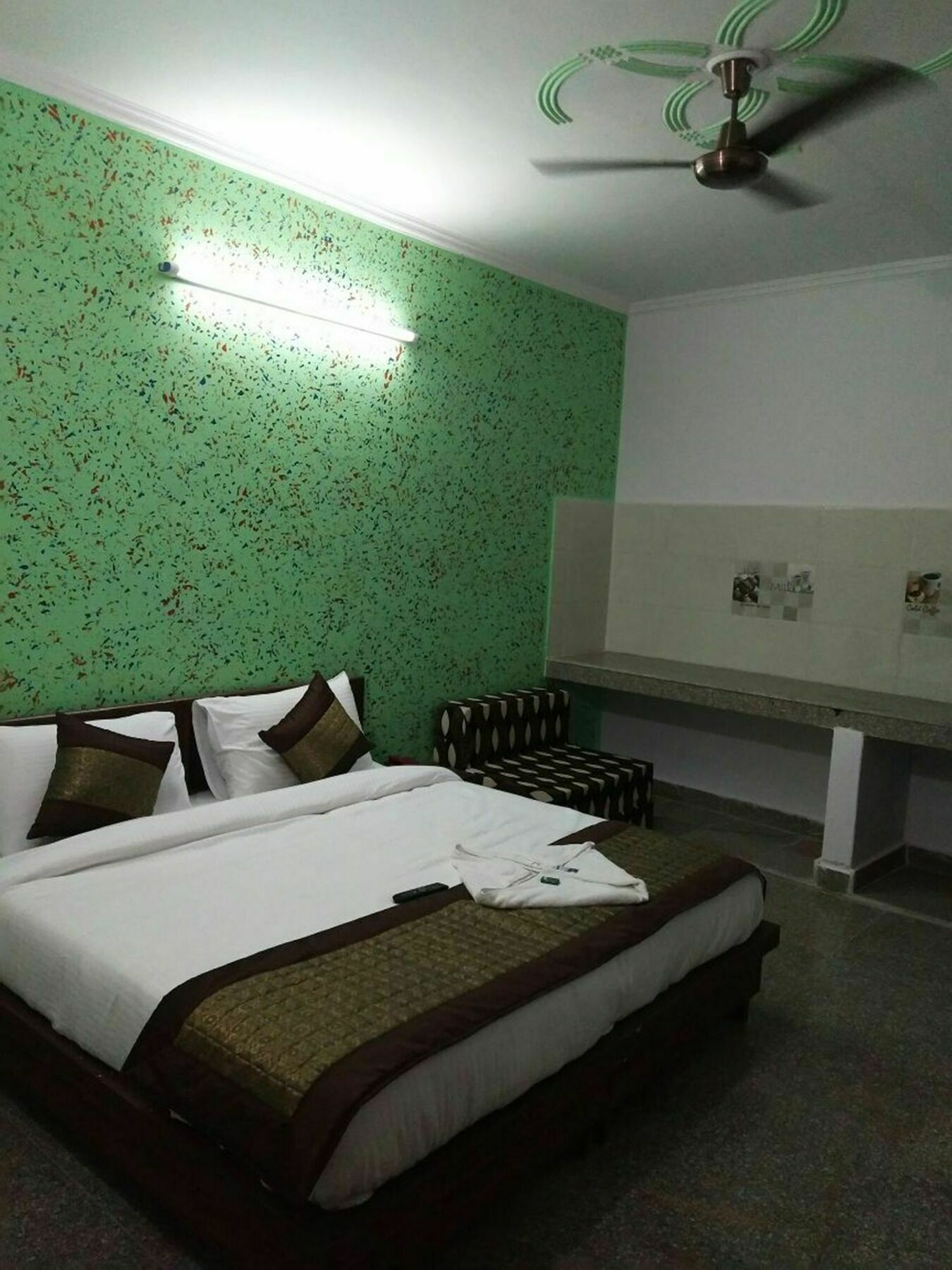 Oyo 13107 Westend Residency Hotel Nova Deli