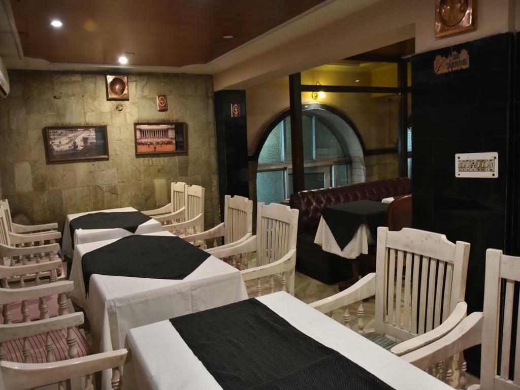 Metropolis Tourist 3* New Delhi