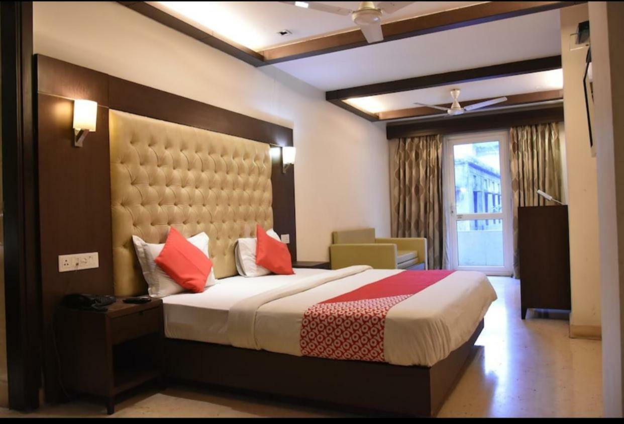 Metropolis Tourist Hotel 3*
