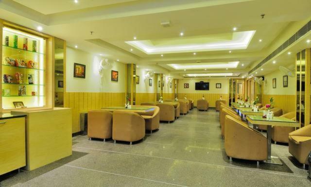 Hotel Aman Continental - 2mins From Railway Station And 5 Mins From Metro