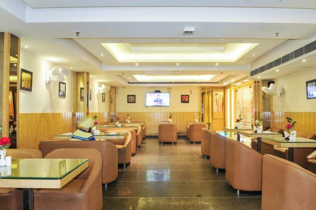 Aman Continental - 2mins From Railway Station And 5 Mins From Metro 3*