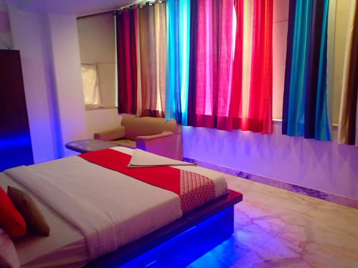 Hotel The Caves Near Igi Airport 3*