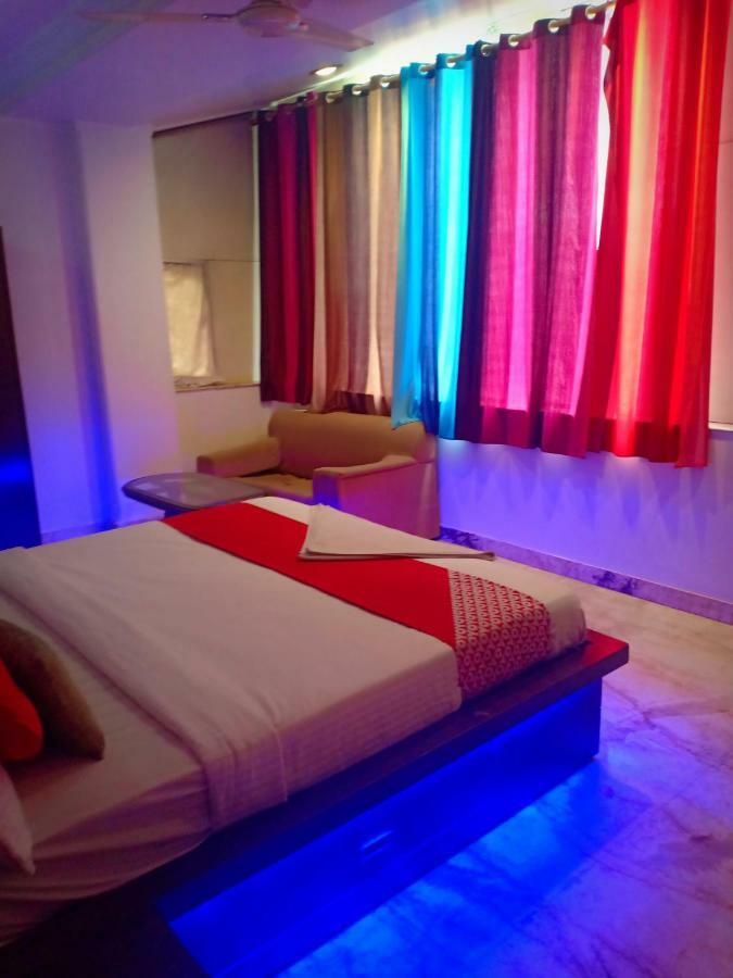 Hotel The Caves Near Igi Airport