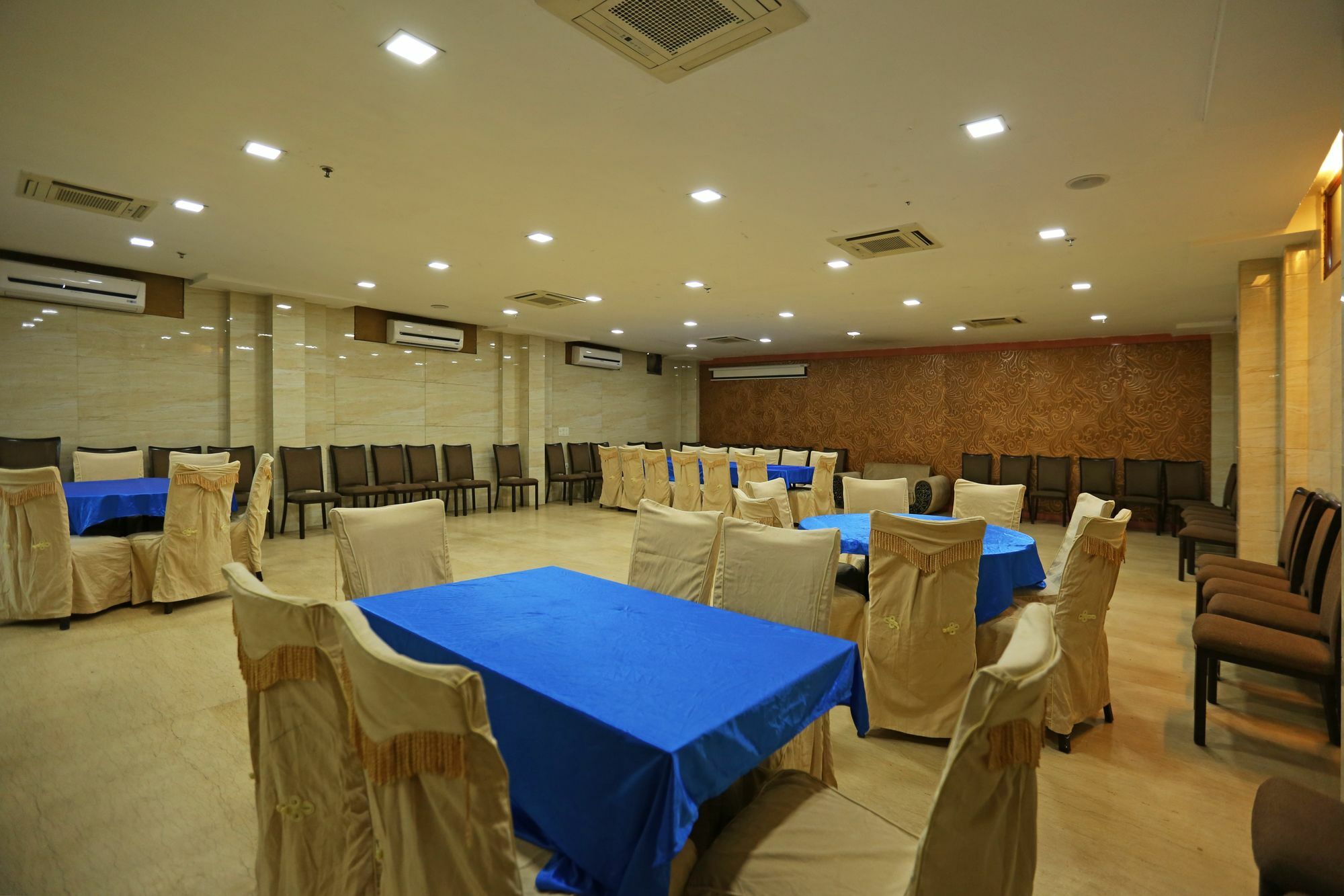 Oyo 5270 Sam Hotel 3*