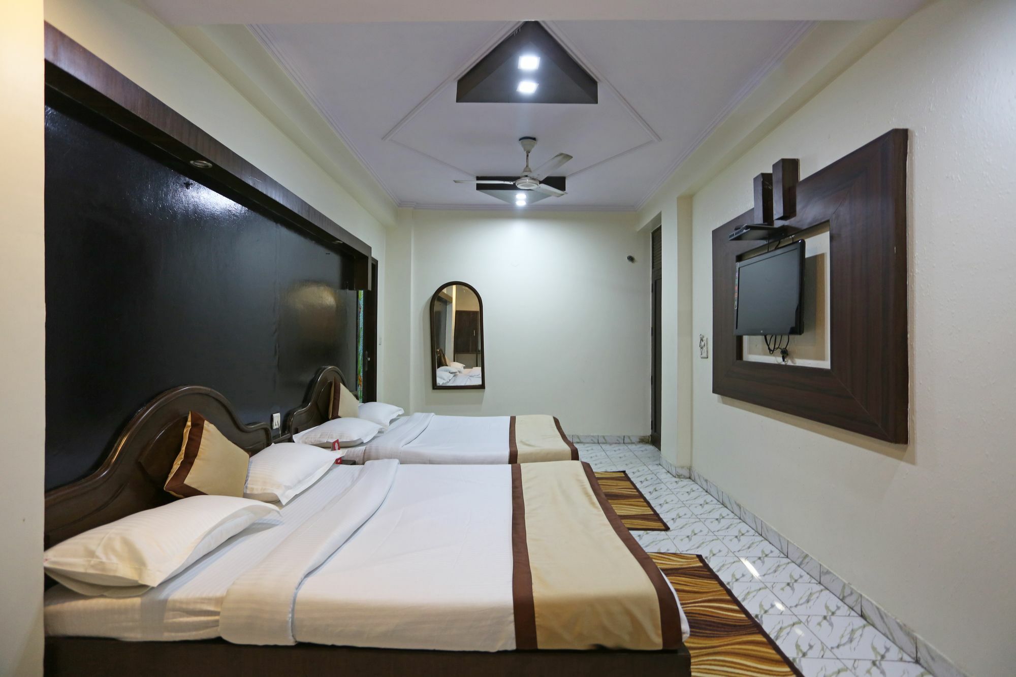 Hotel O Delhi Continental