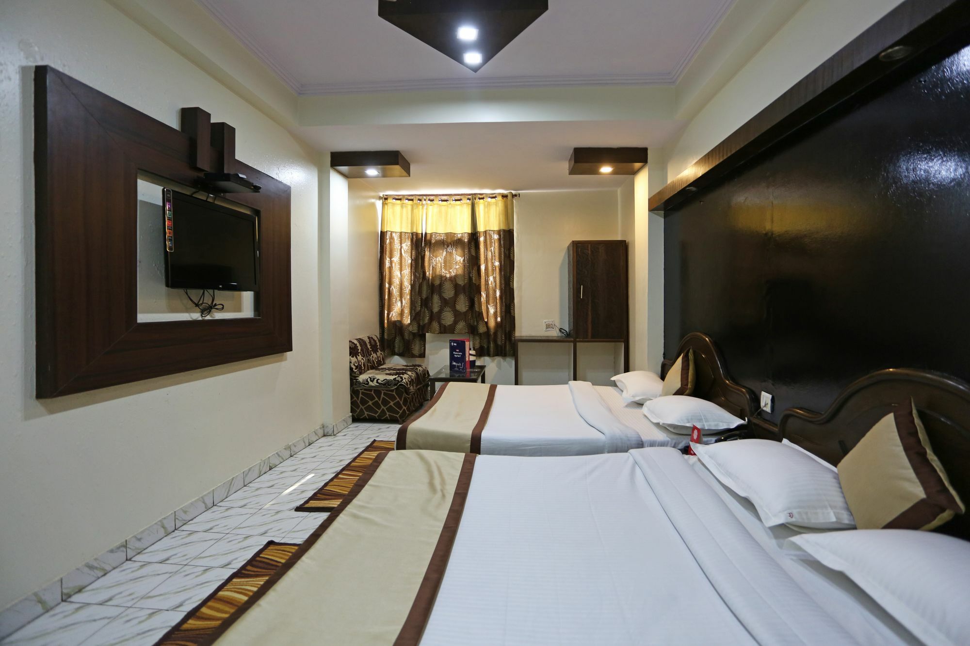 Hotel O Delhi Continental 3*