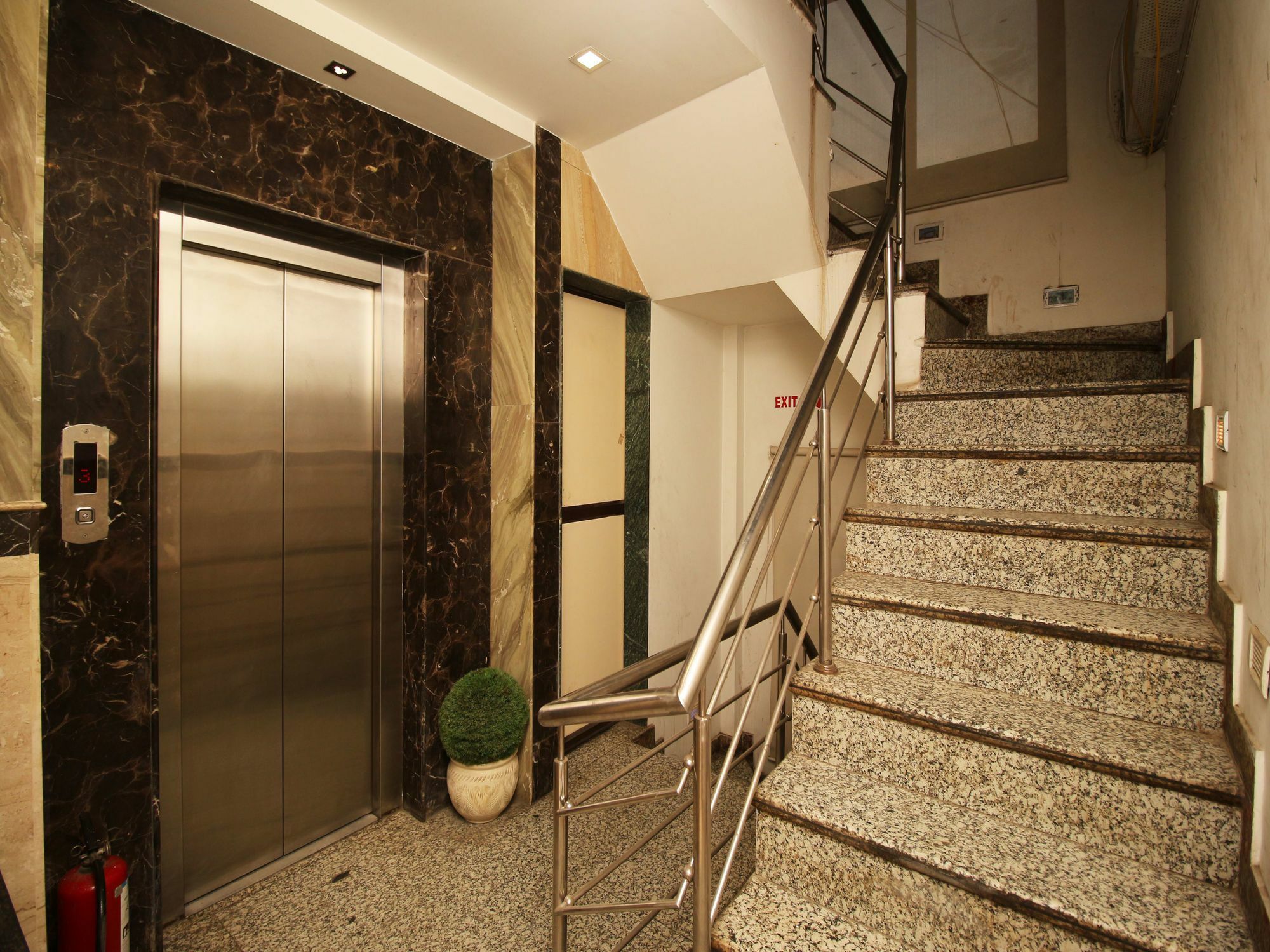 Fabhotel Rs Gera - Nr Nehru Place Market Hotel 3*