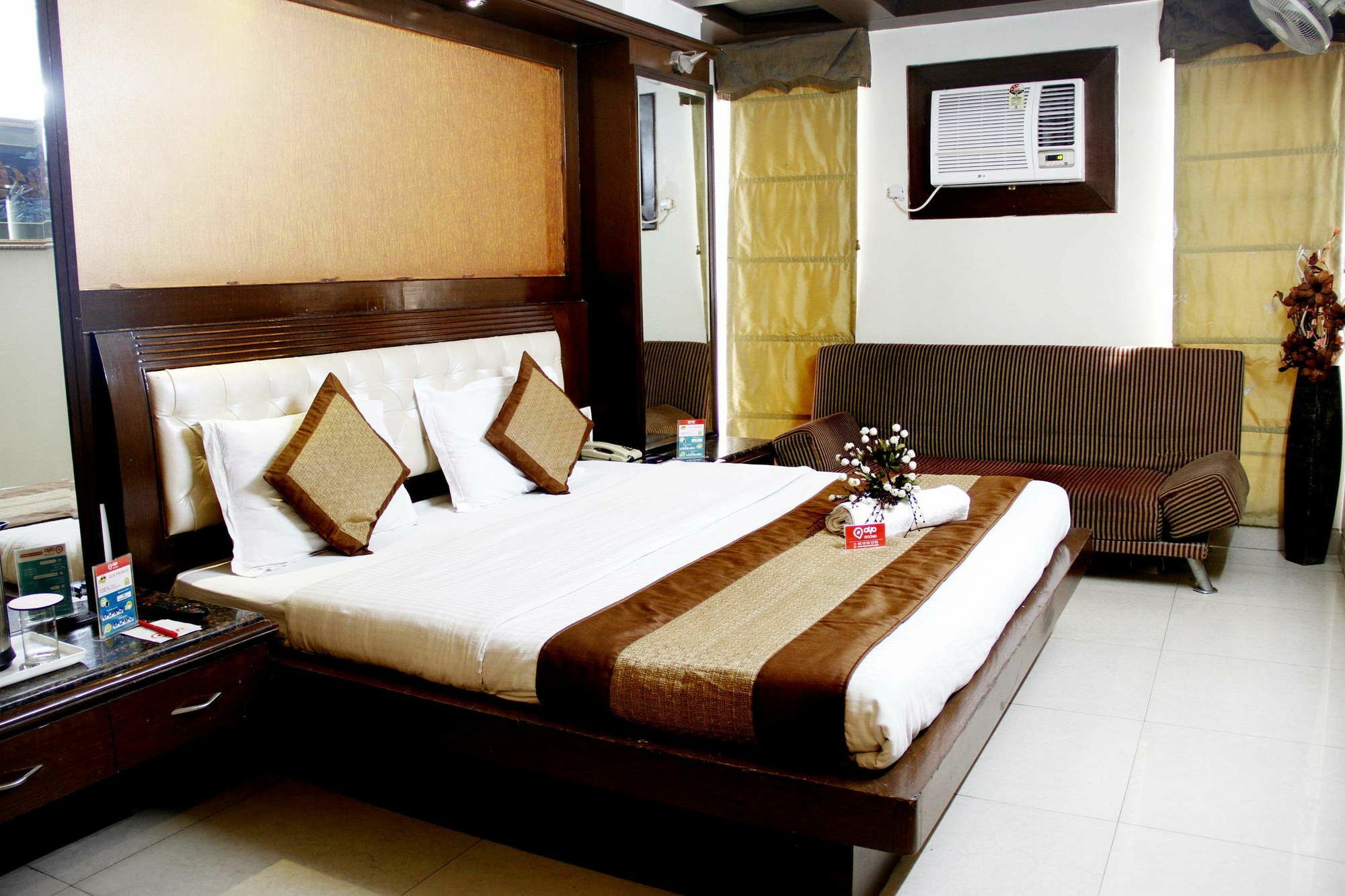 Hotel Oyo 10848 Geeson New Delhi