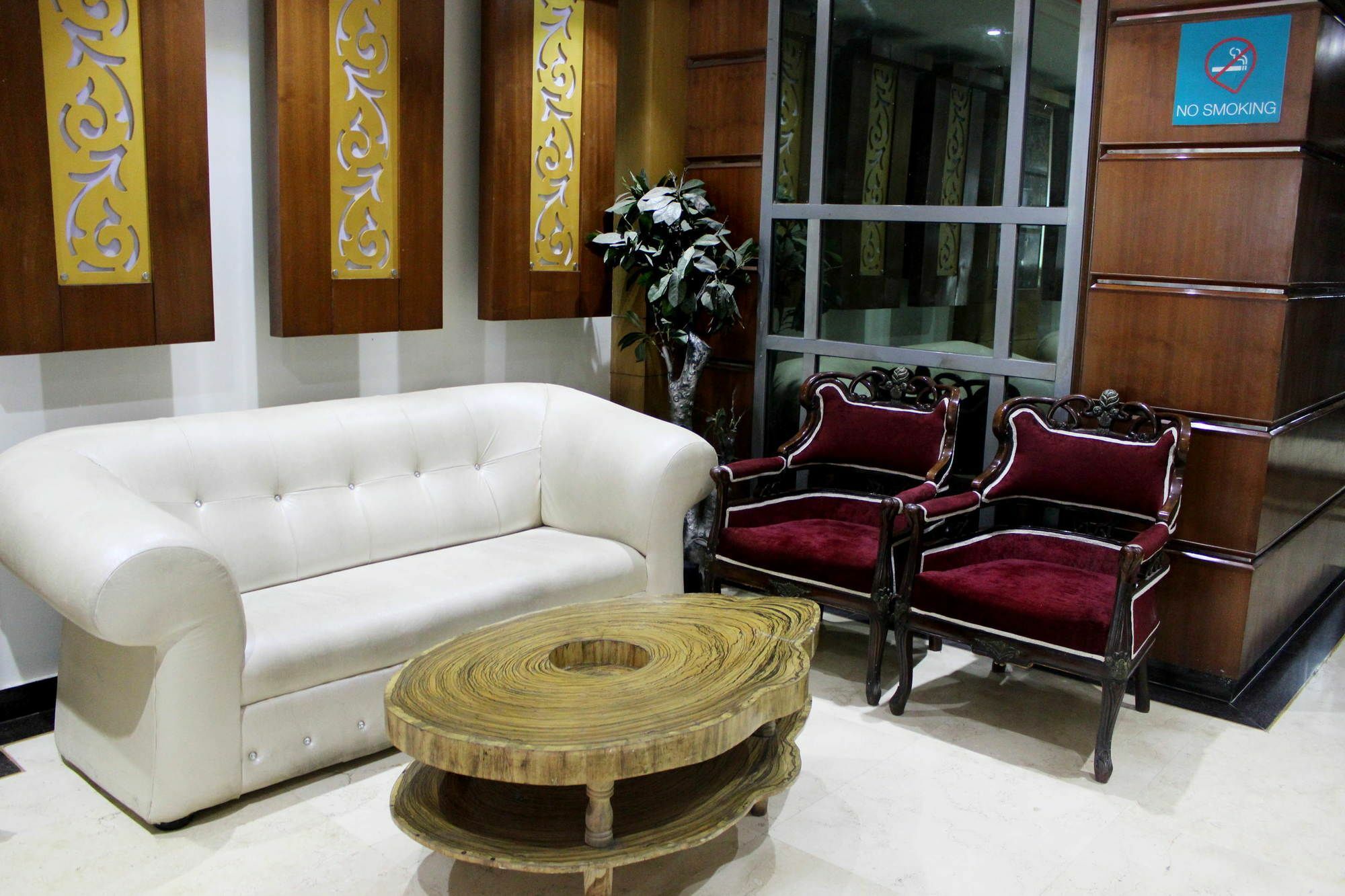 Hotel Oyo 10848 Geeson New Delhi