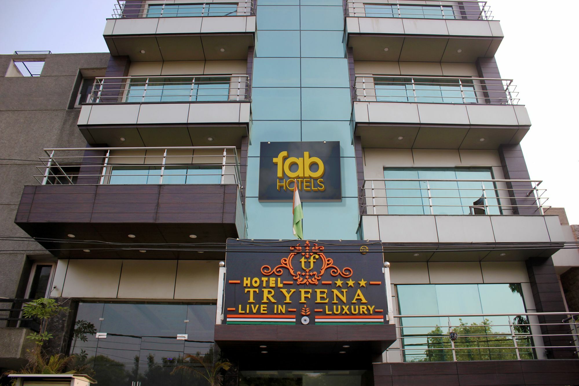 Fabhotel Admire