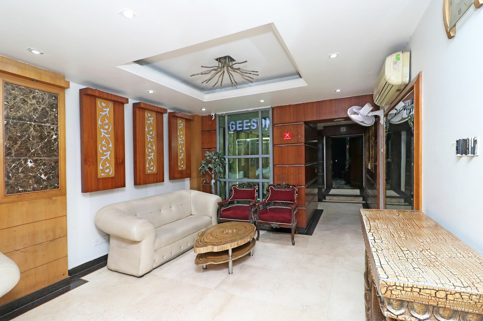Oyo 10848 Geeson New Delhi