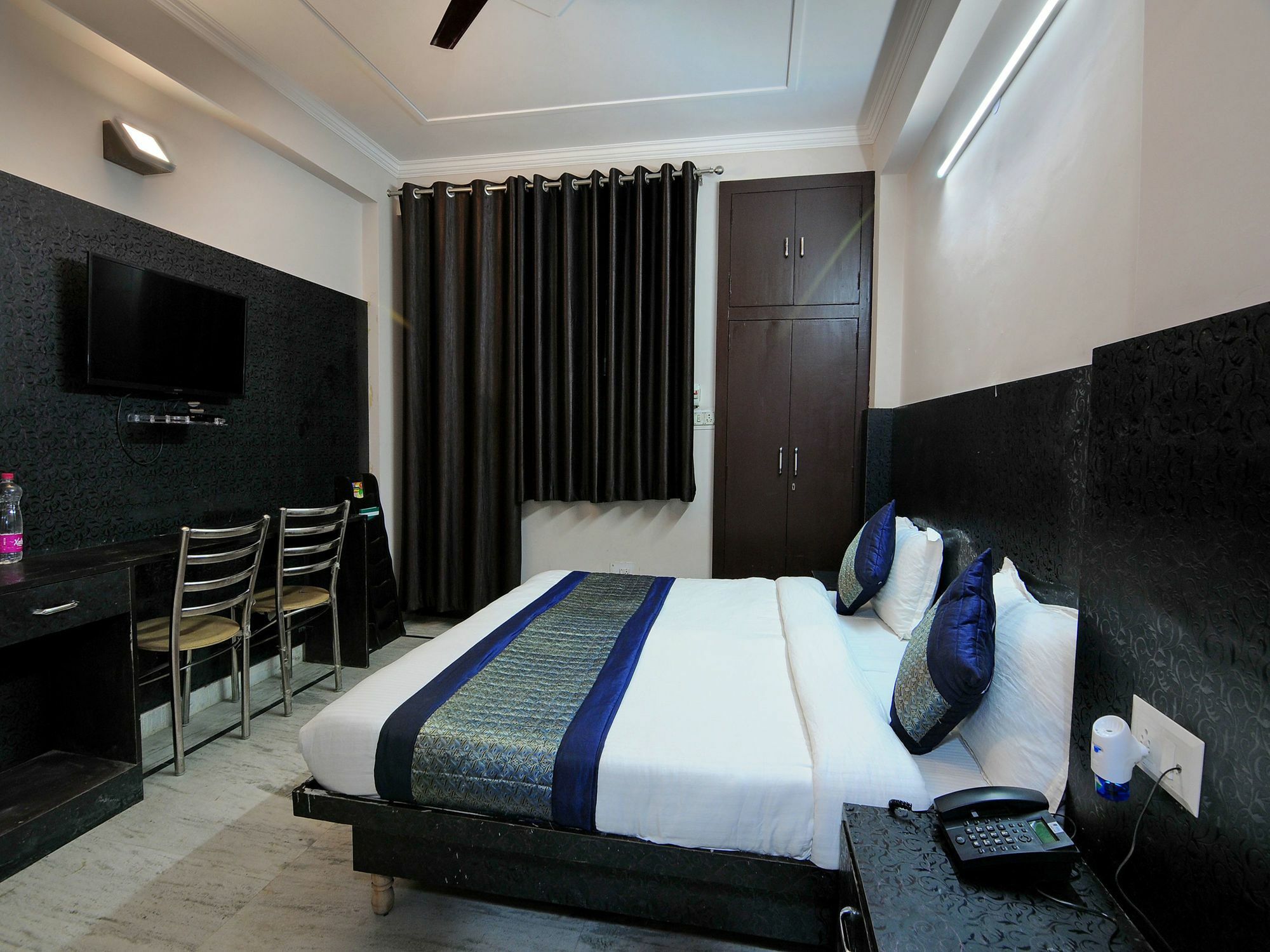 Oyo 11972 Nirvana Residency Hotel