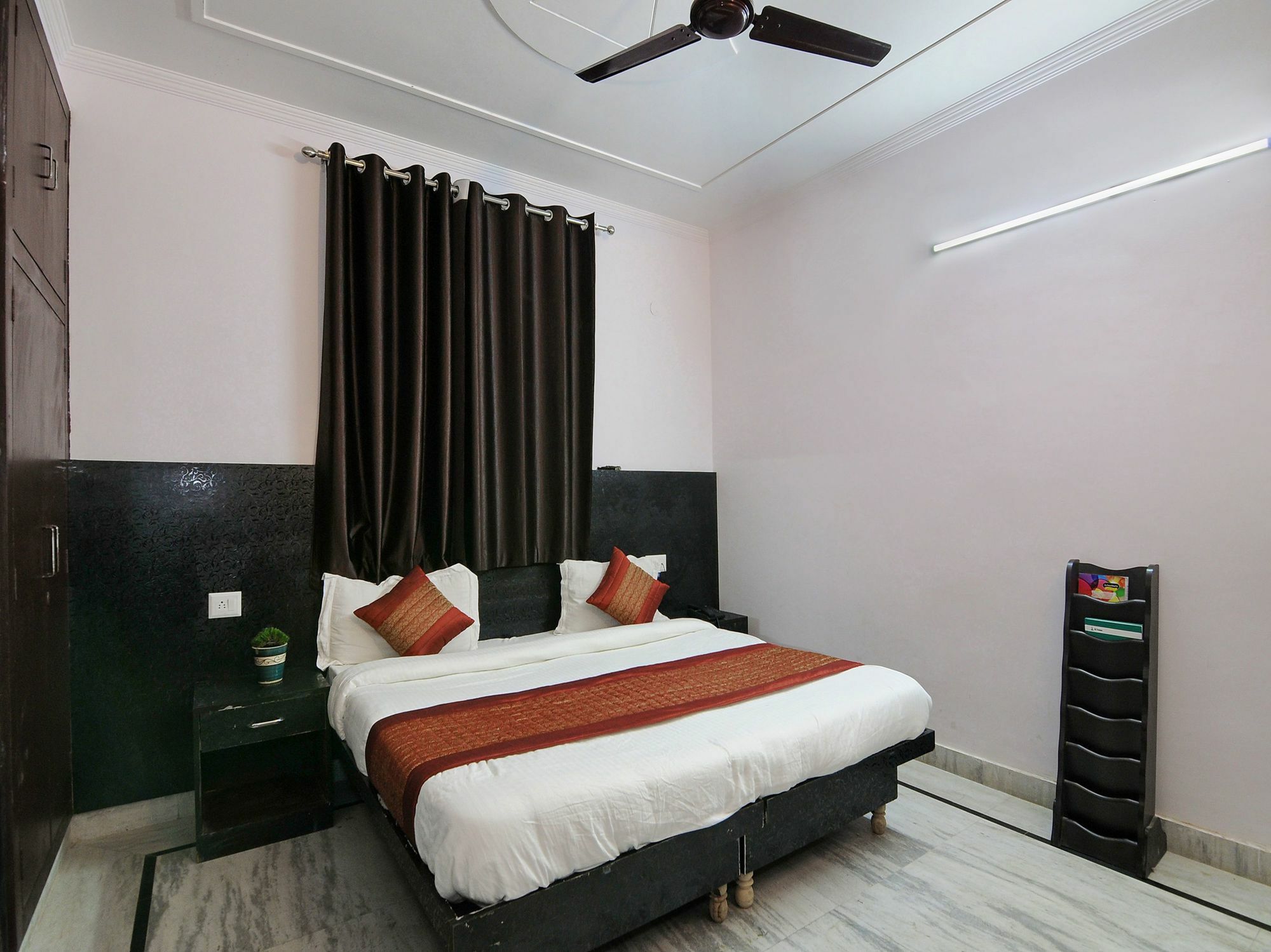 Oyo 11972 Nirvana Residency Hotel 2*