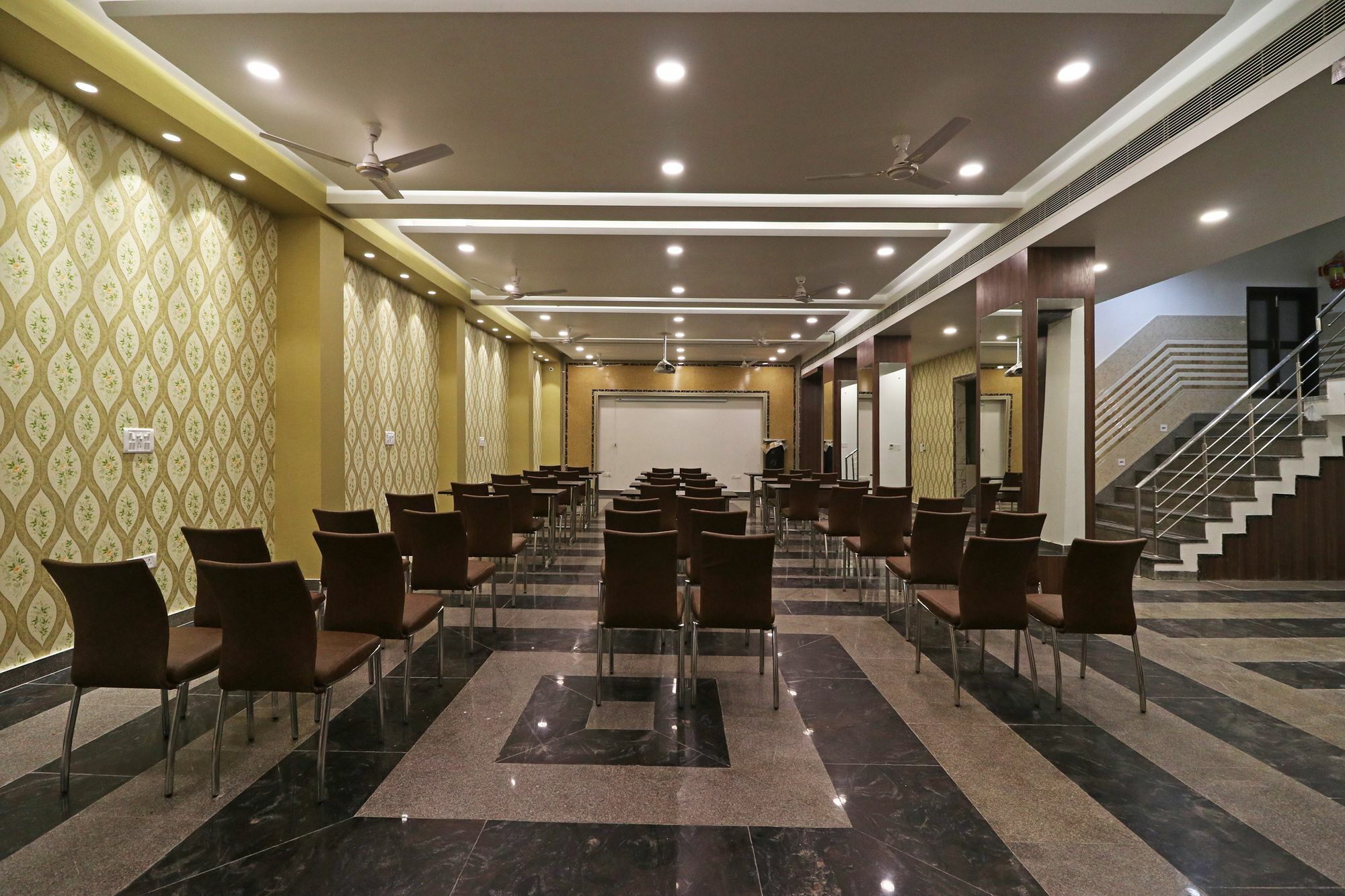 Sun View International Hotel 3*