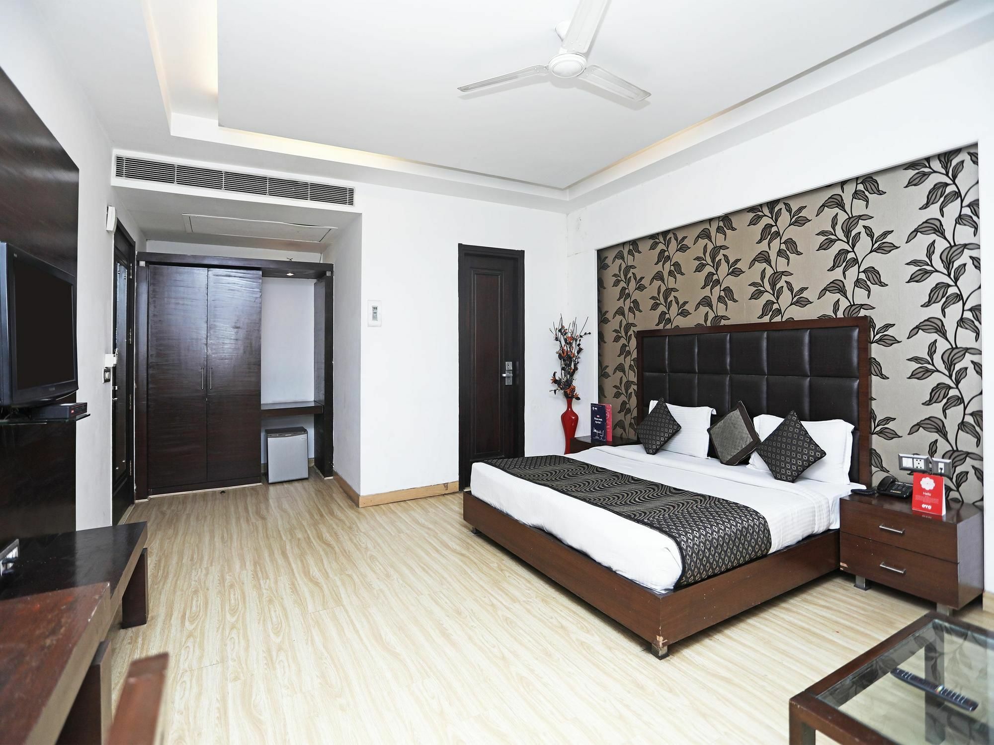 Hari's Court &