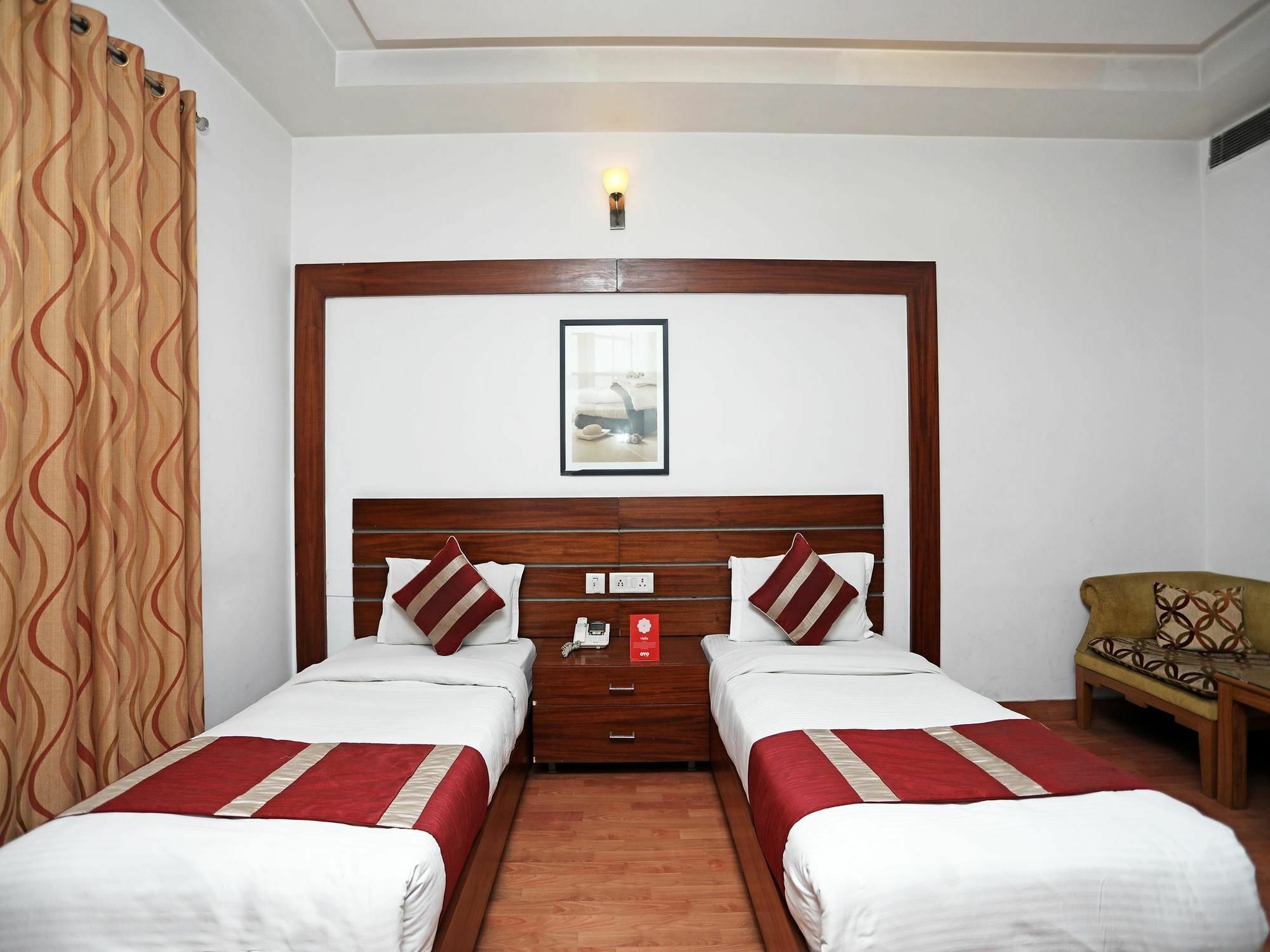Hari's Court & Hotel