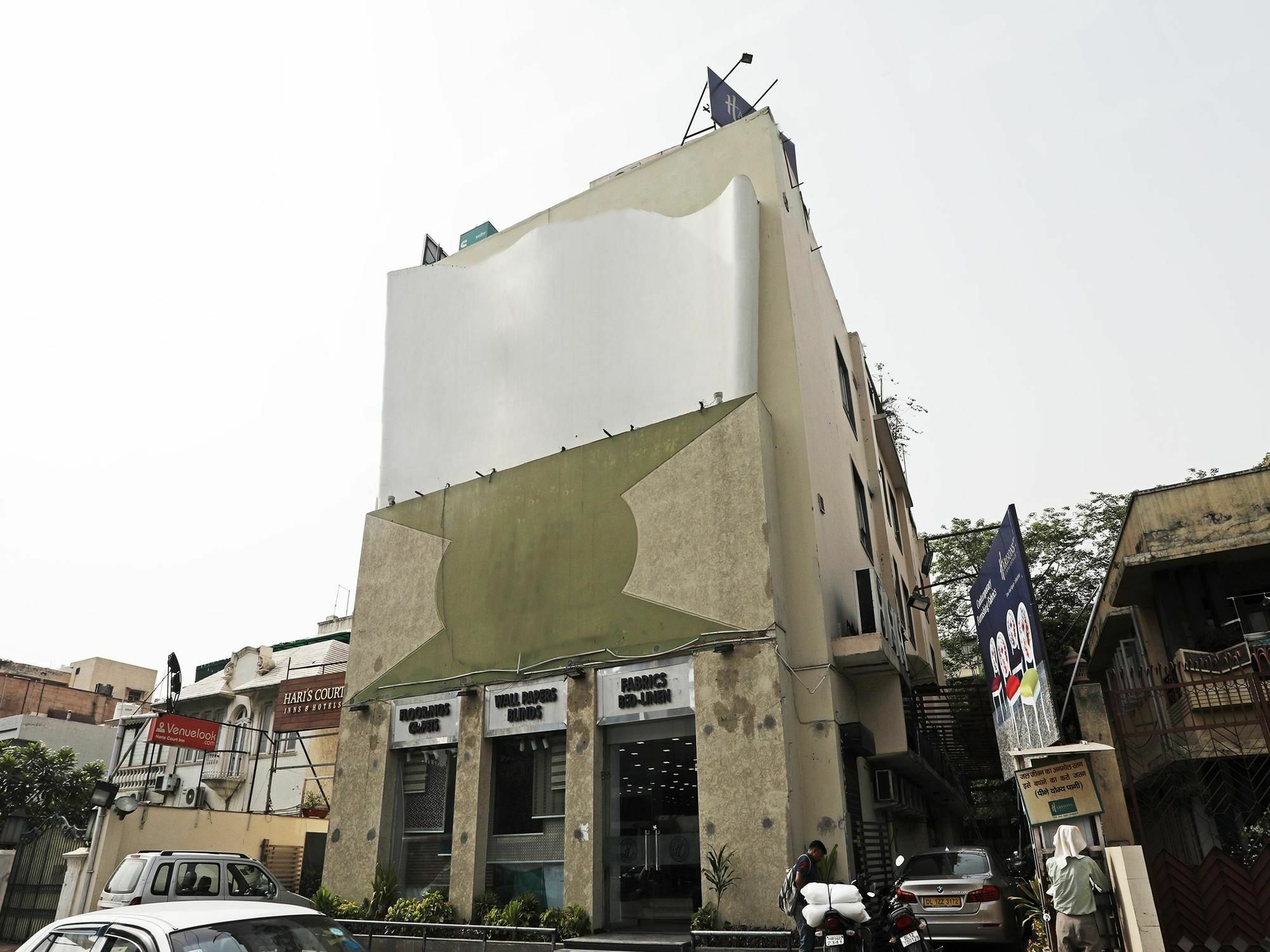 Hari's Court &