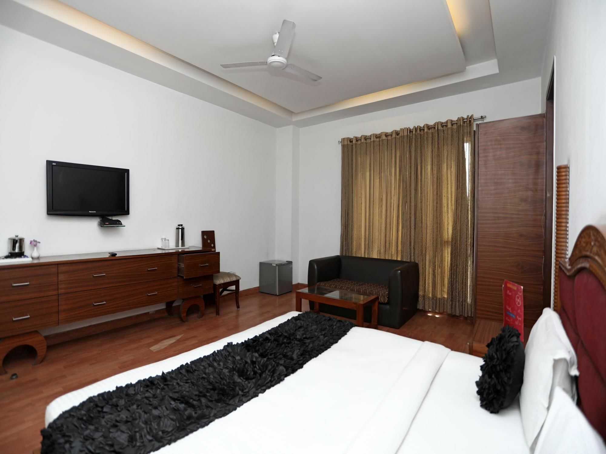 Hari's Court & New Delhi