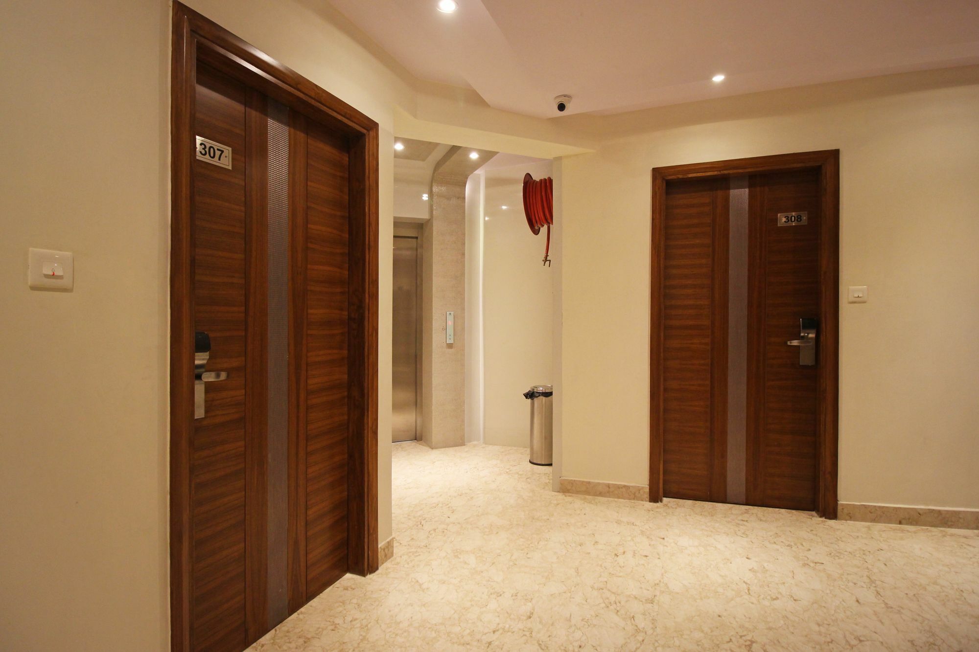 Hotel The Shanti Plaza -