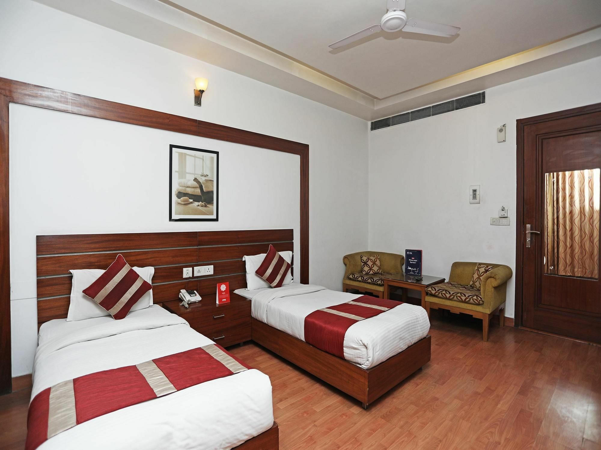 Hotel Hari's Court & New Delhi