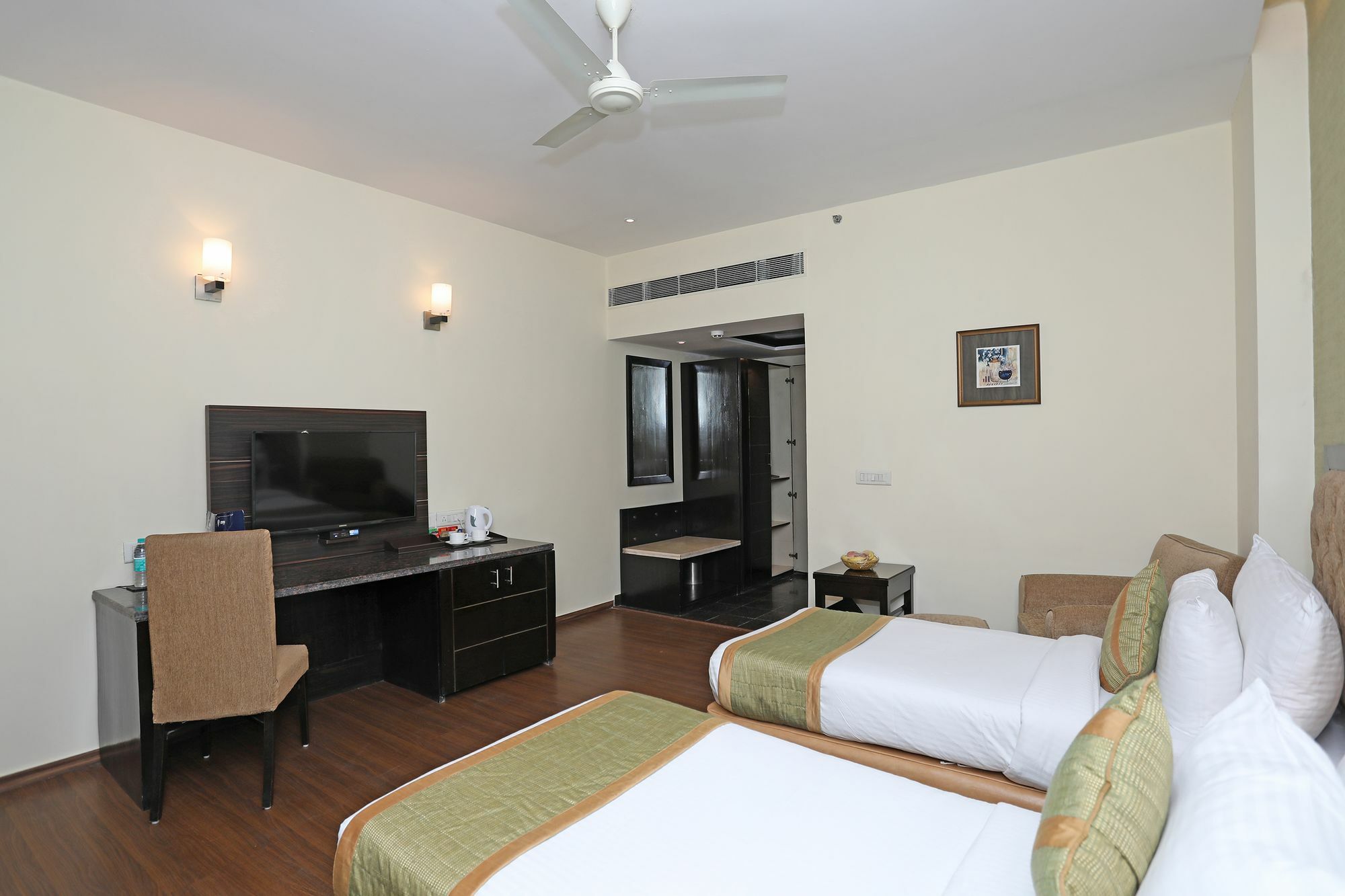 Oyo 9771 Glitz Westend New Delhi