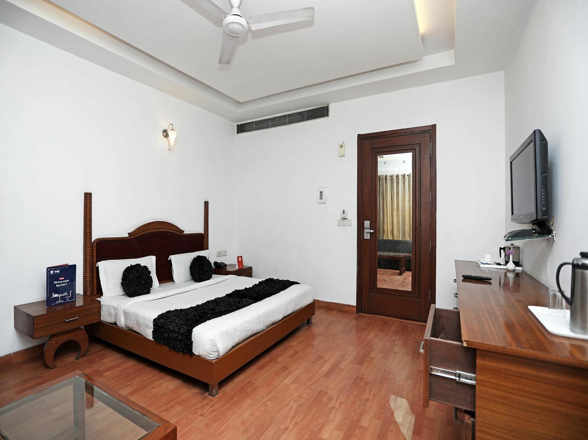 Hari's Court & Hotel New Delhi