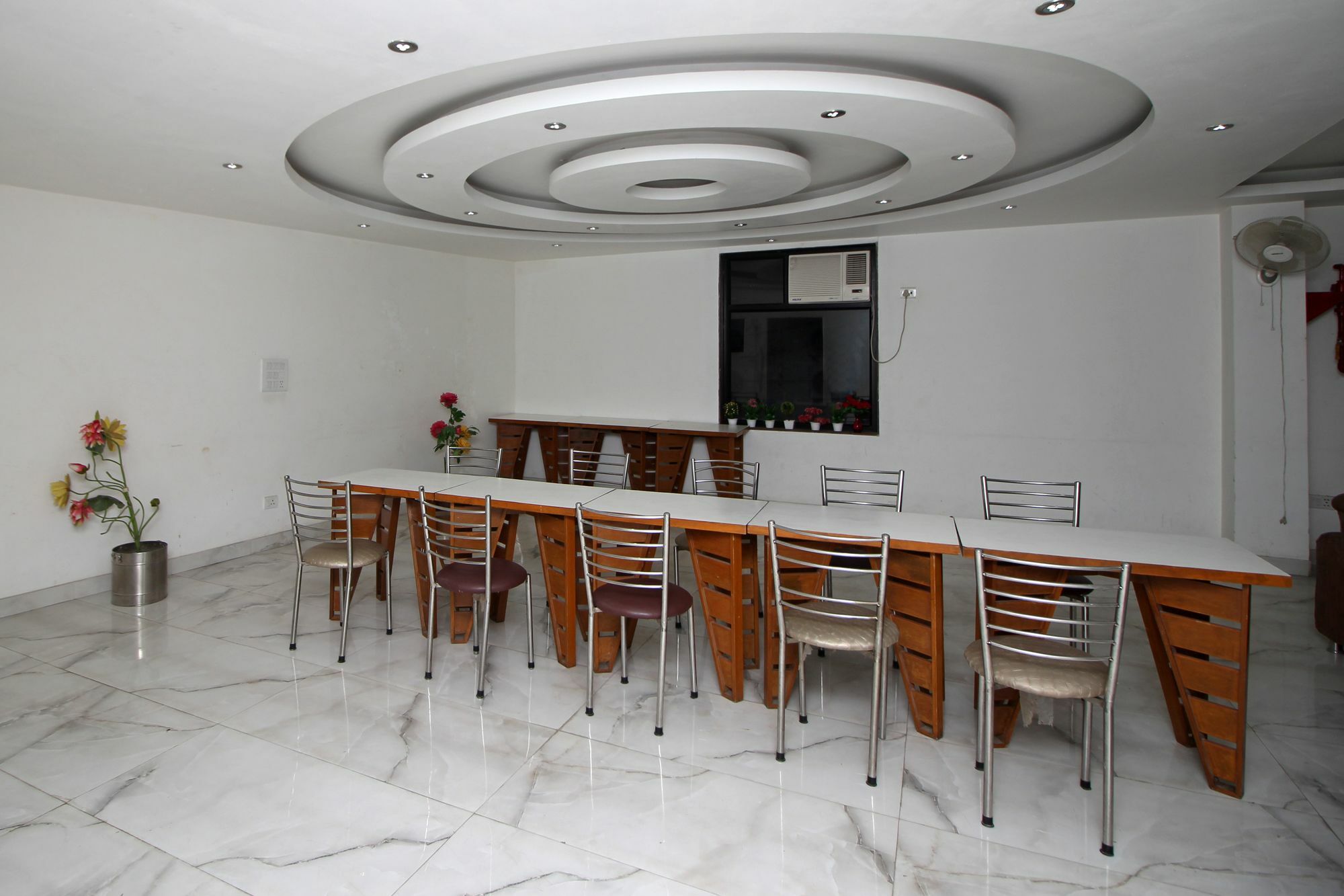 Oyo 7353 Mahipalpur Hotel