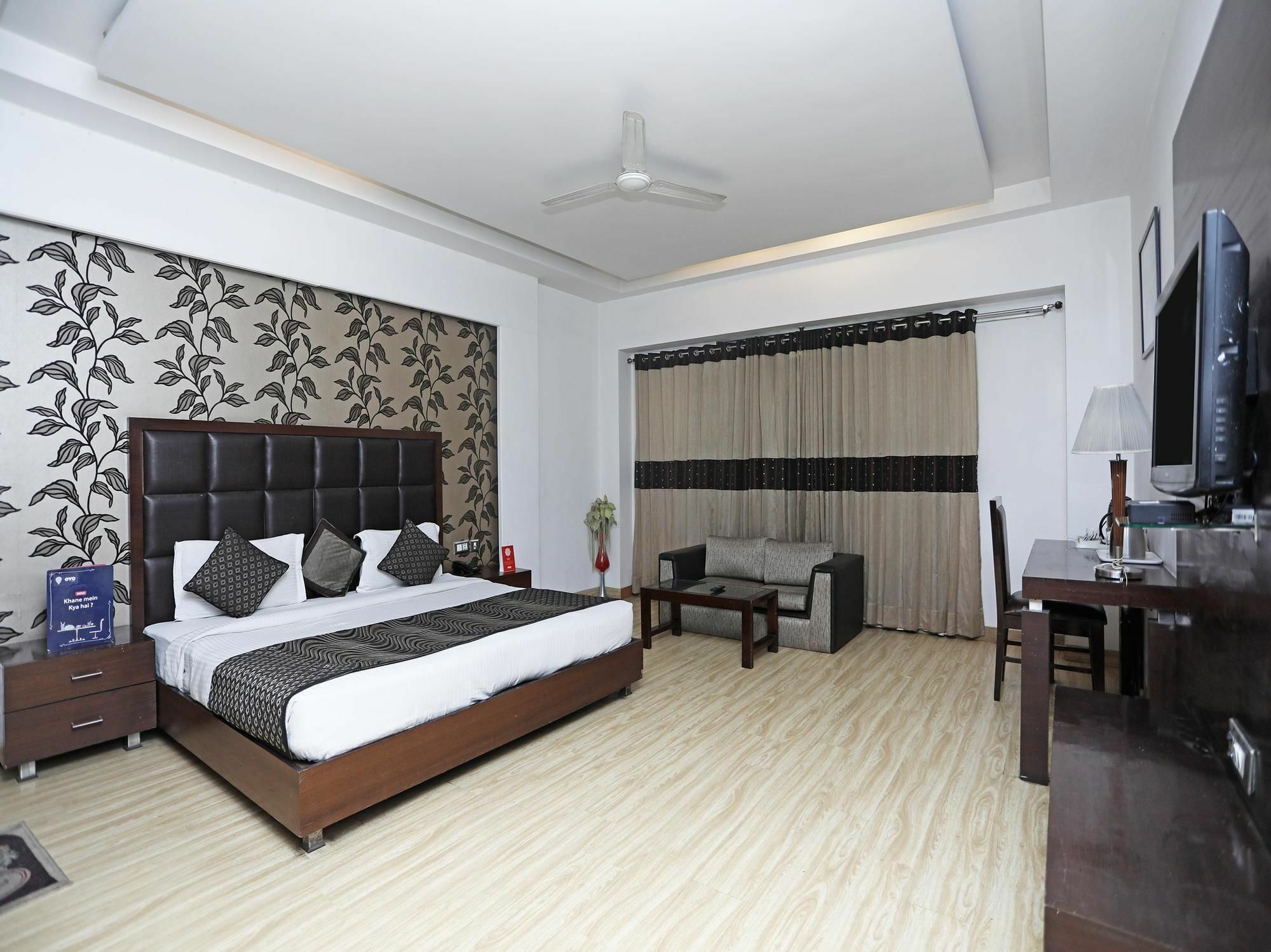 Hari's Court & Hotel 3*