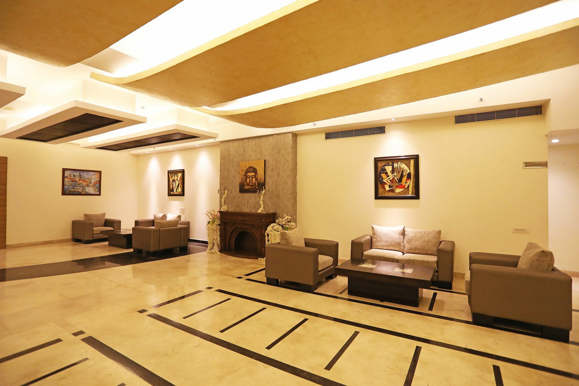 Hotel Oyo 9771 Glitz Westend 3*