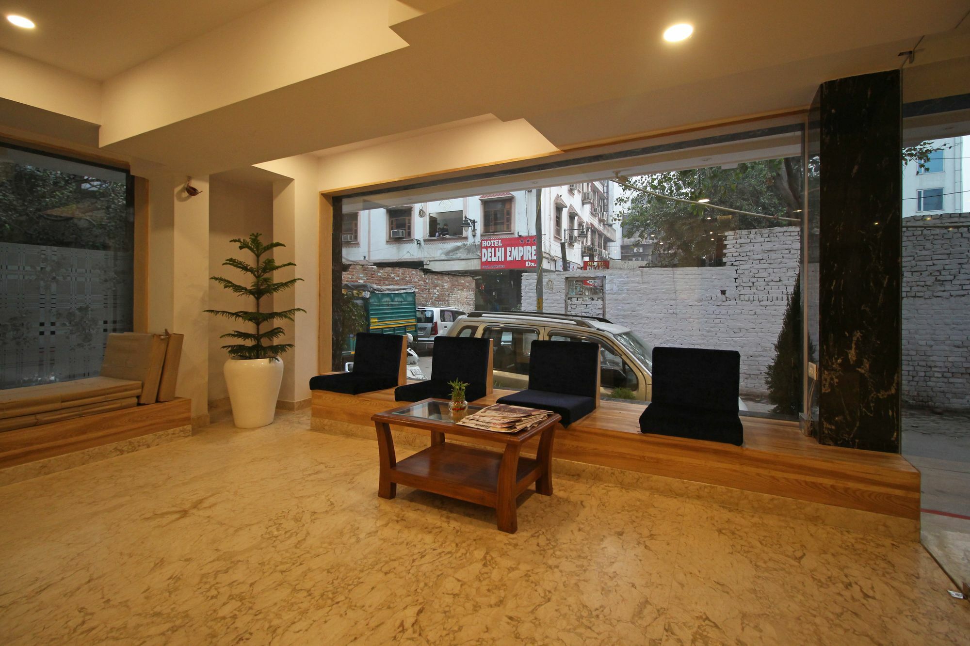 Hotel The Shanti Plaza -