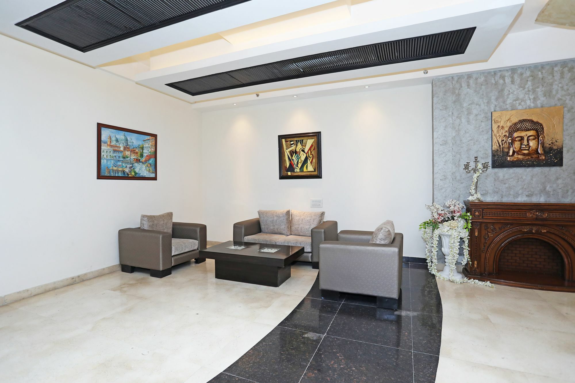 Oyo 9771 Glitz Westend 3*
