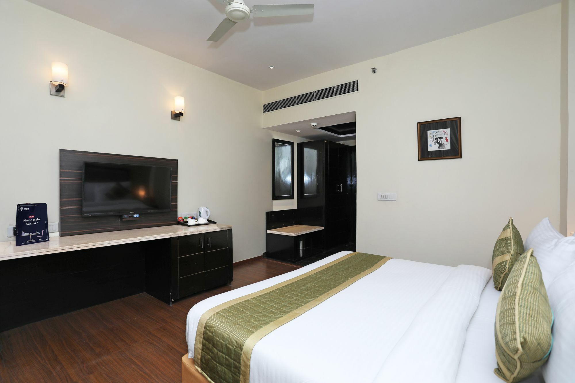 Oyo 9771 Glitz Westend New Delhi