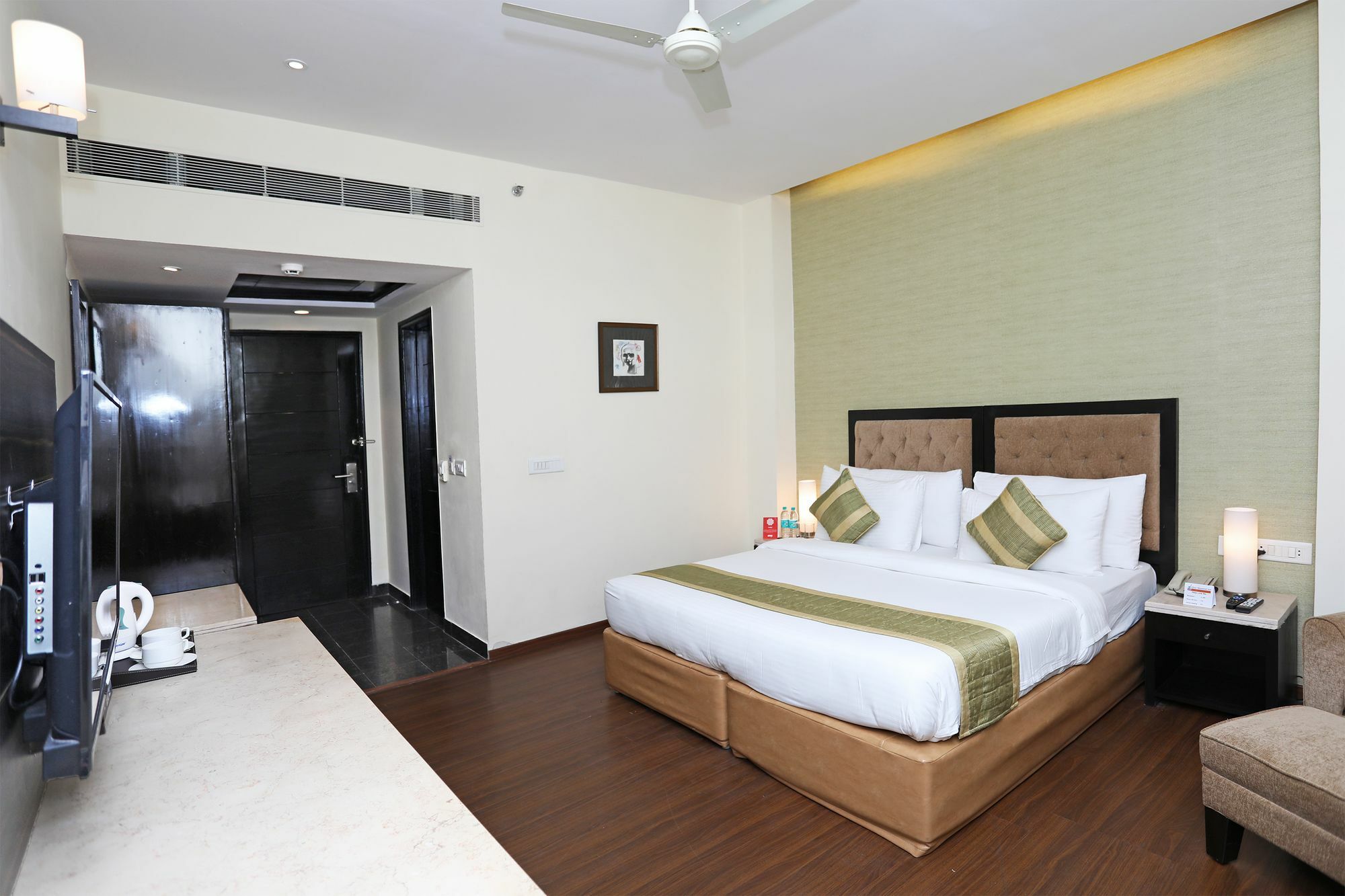 Hotel Oyo 9771 Glitz Westend New Delhi