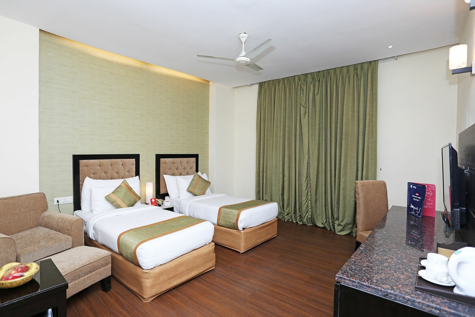 Hotel Oyo 9771 Glitz Westend 3*