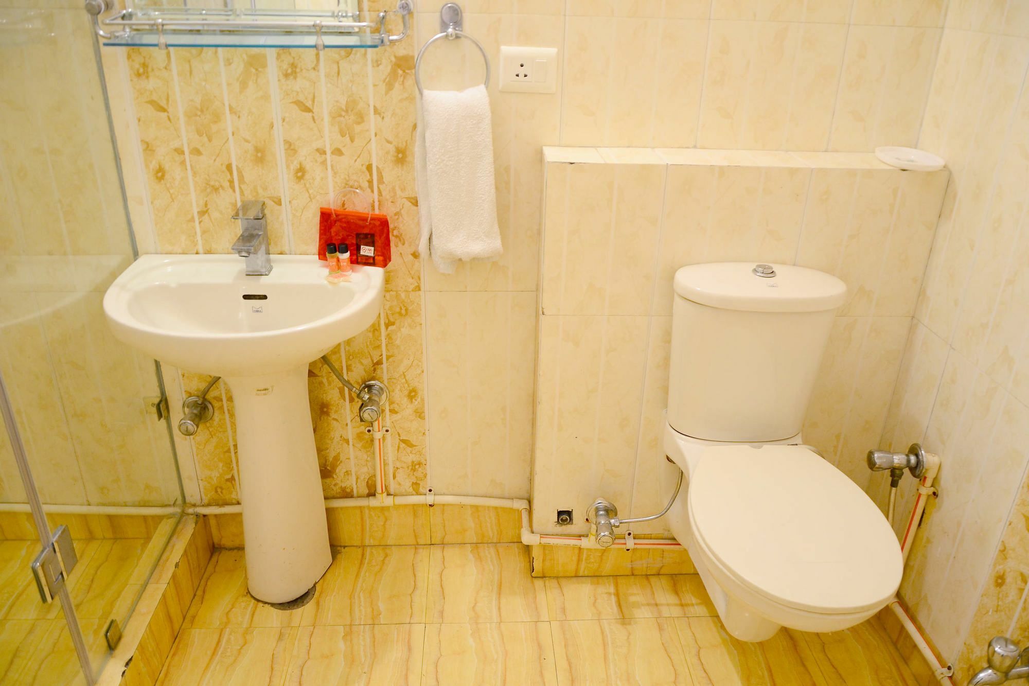 Hotel Oyo 9266 Kapoor New Delhi