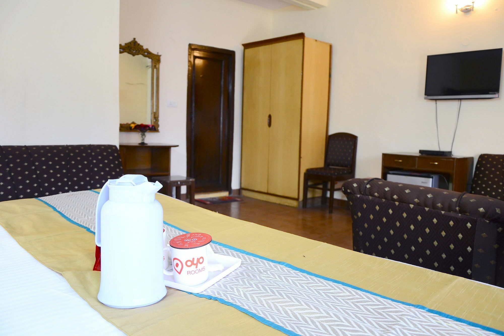 Oyo 9266 Kapoor Hotel