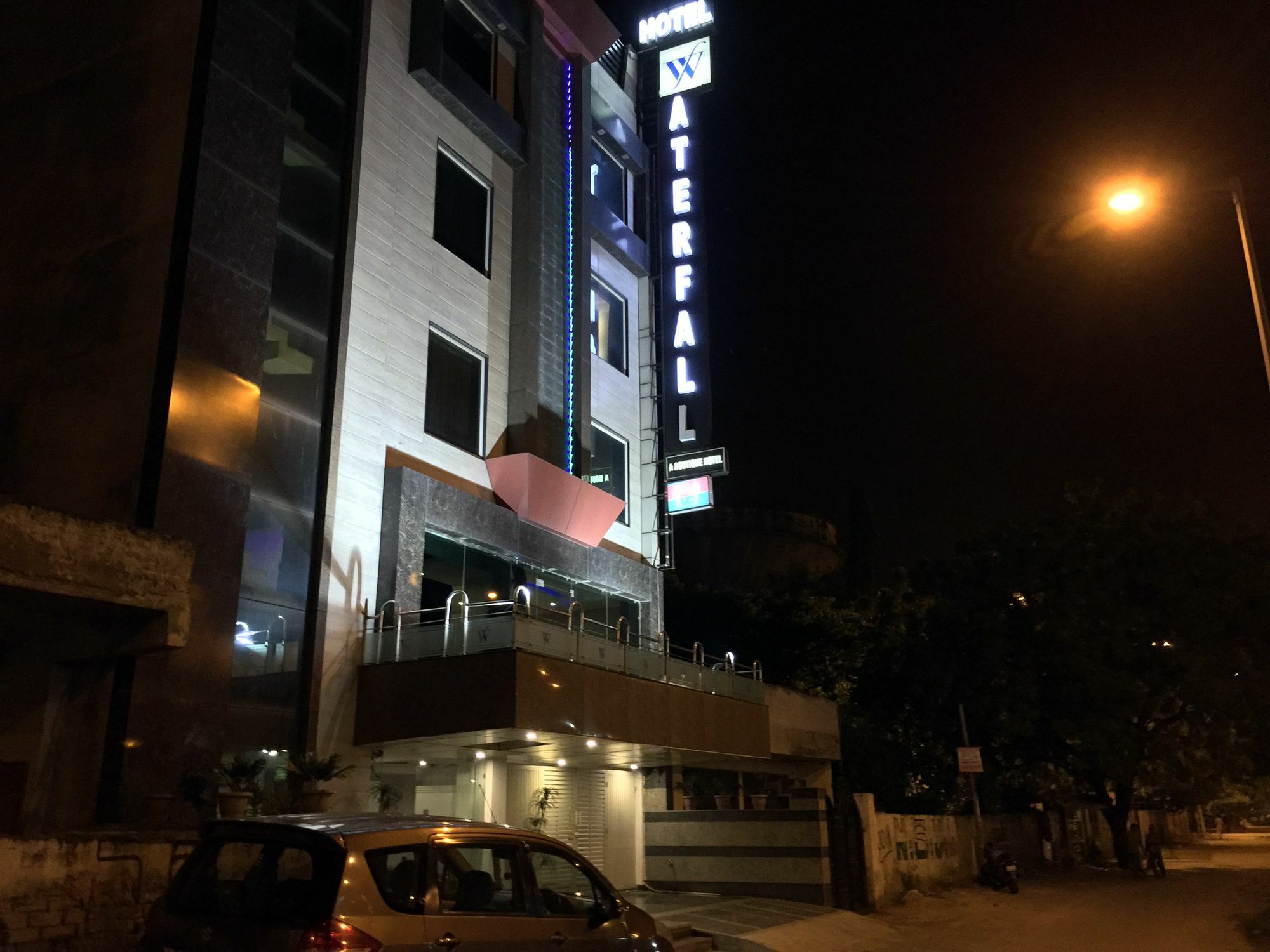 Hotel Waterfall 3*