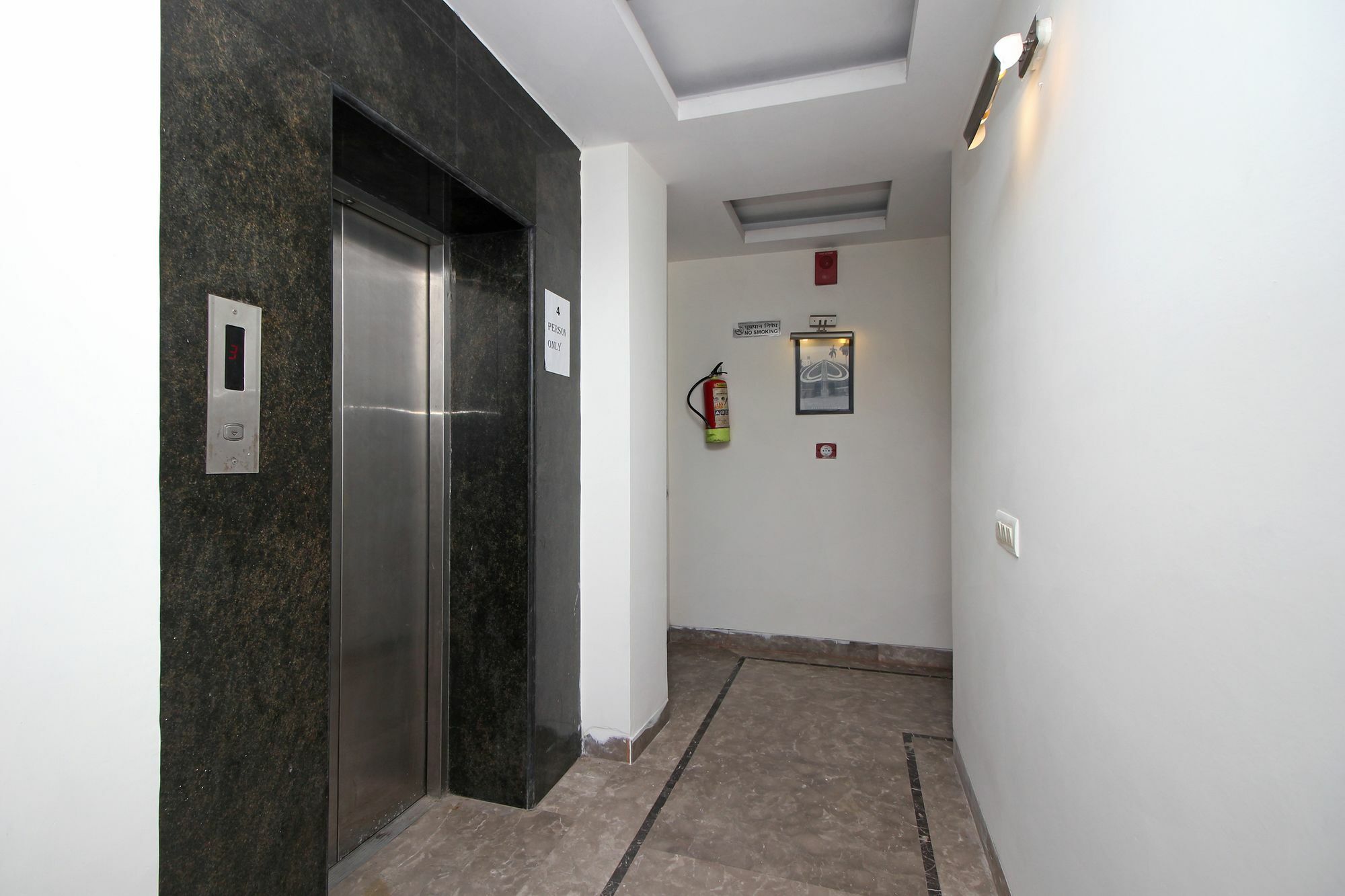 Oyo 9030 Delhi Airport Plaza Hotel