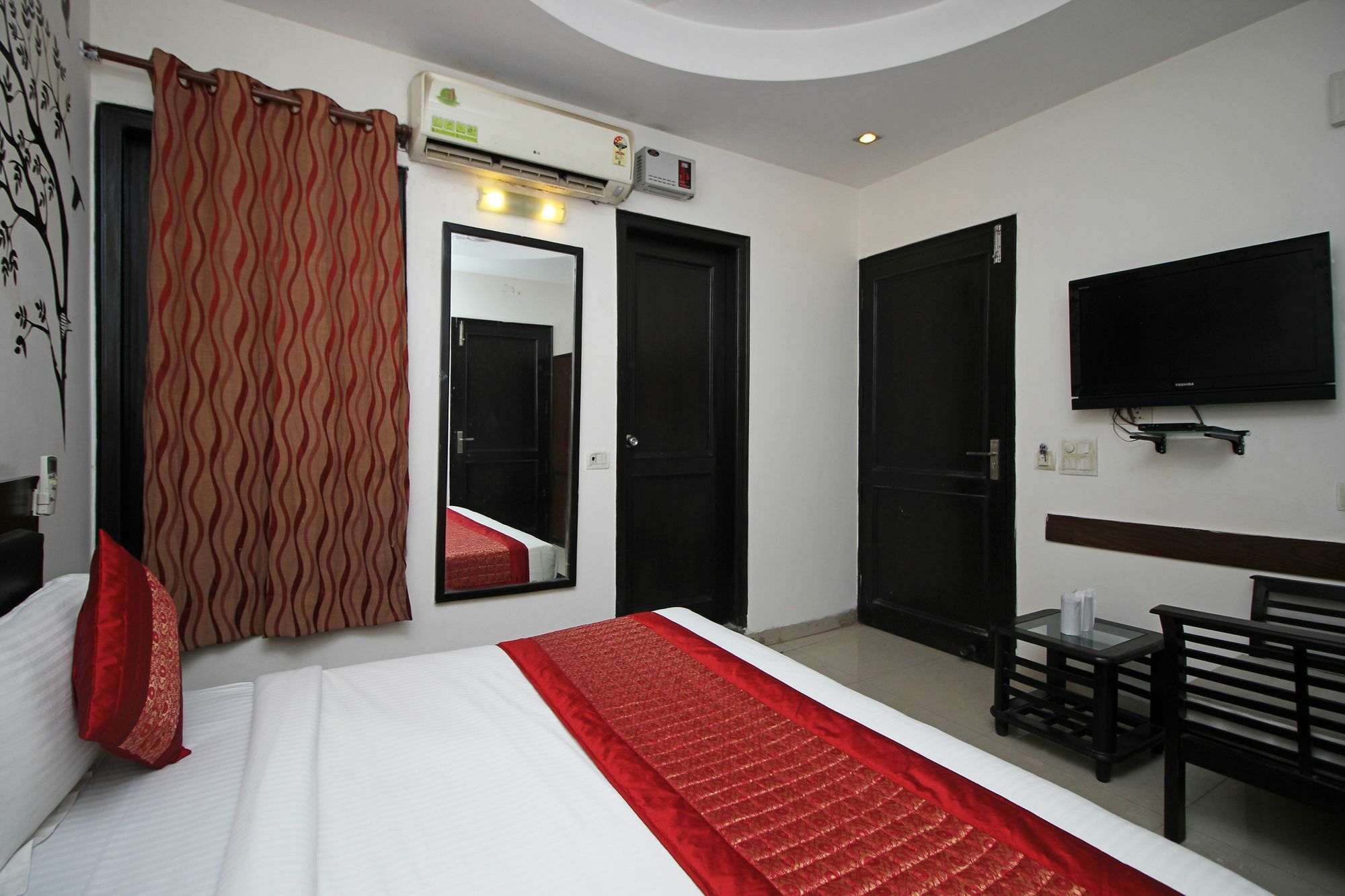 Oyo 9030 Delhi Airport Plaza Hotel 2*