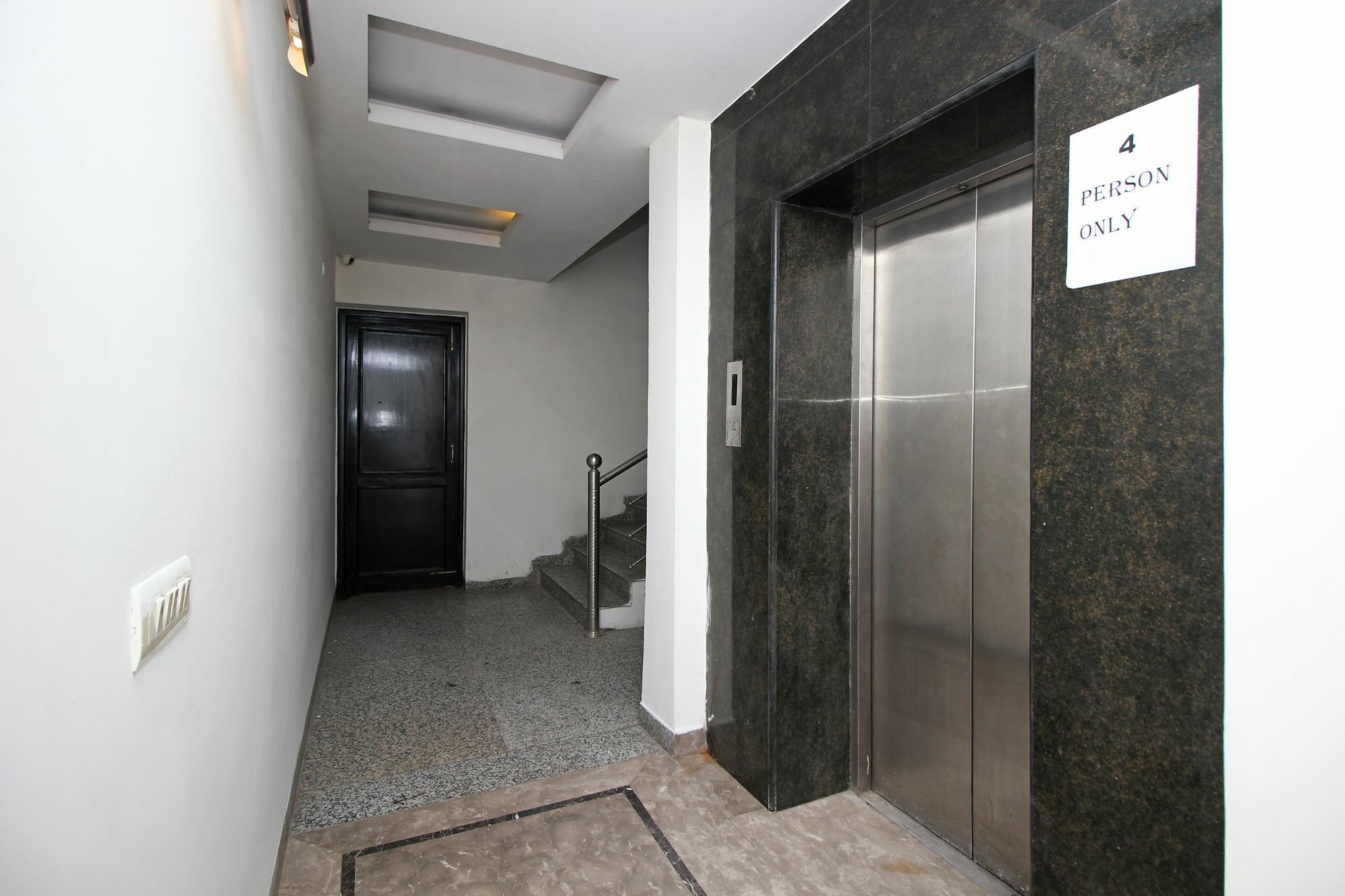 Hotel Oyo 9030 Delhi Airport Plaza 2*