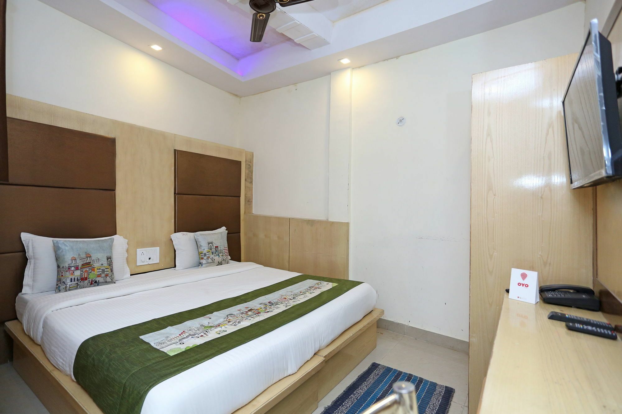 Oyo 9233 Lord Krishna Hotel