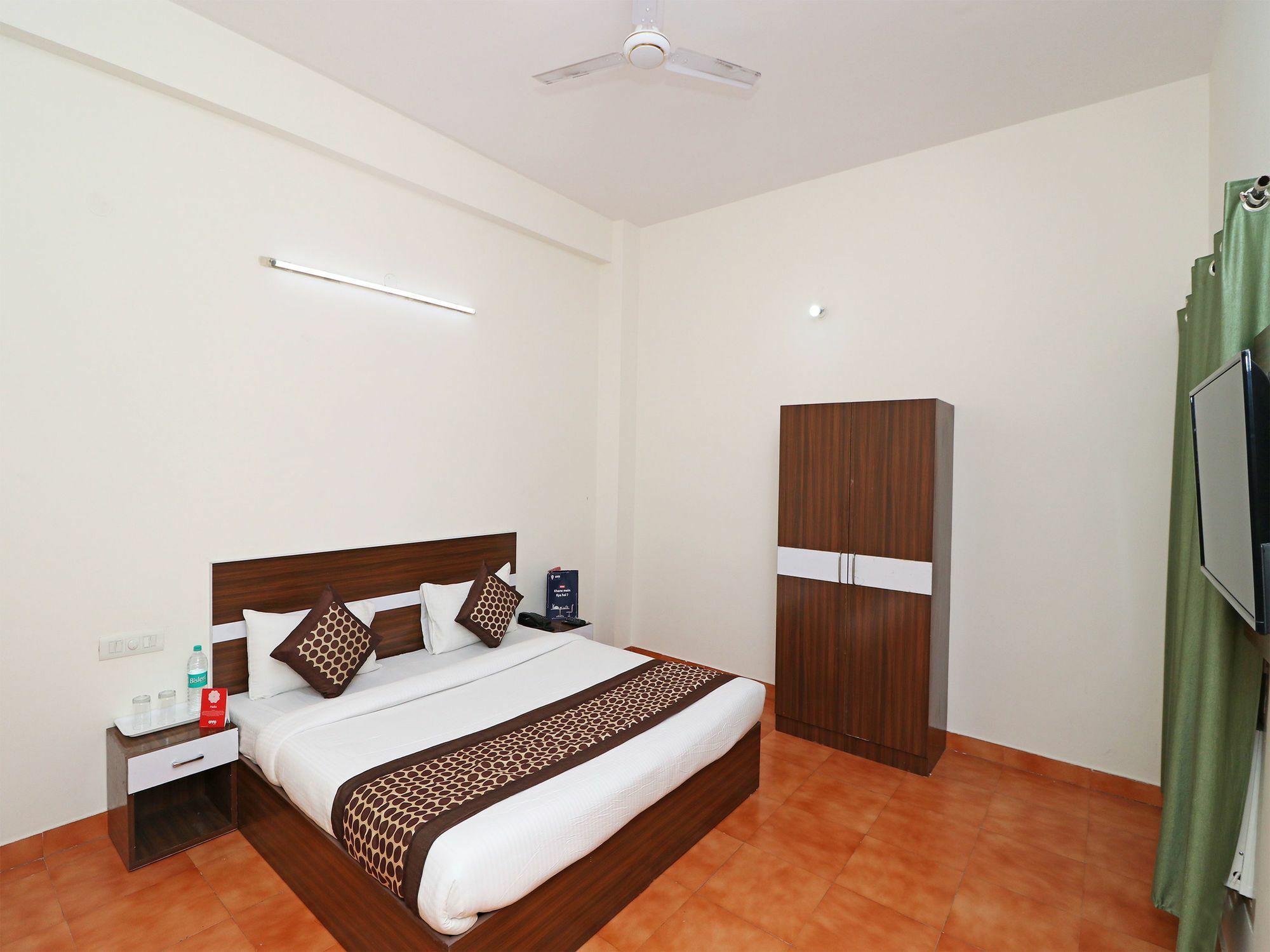 Oyo 12942 Nathu Palace Hotel 2*