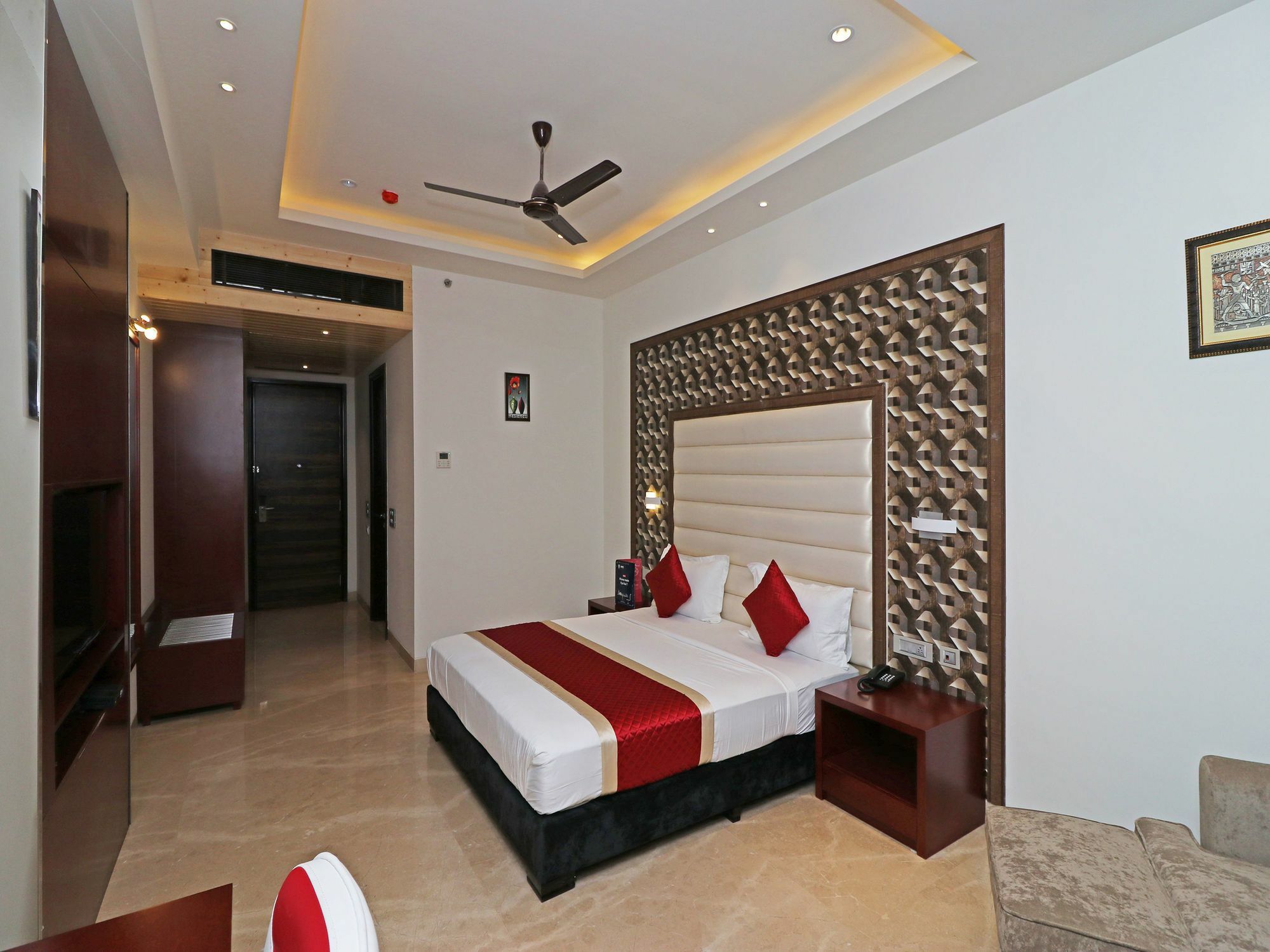 Hotel Oyo 12464 C Pearls