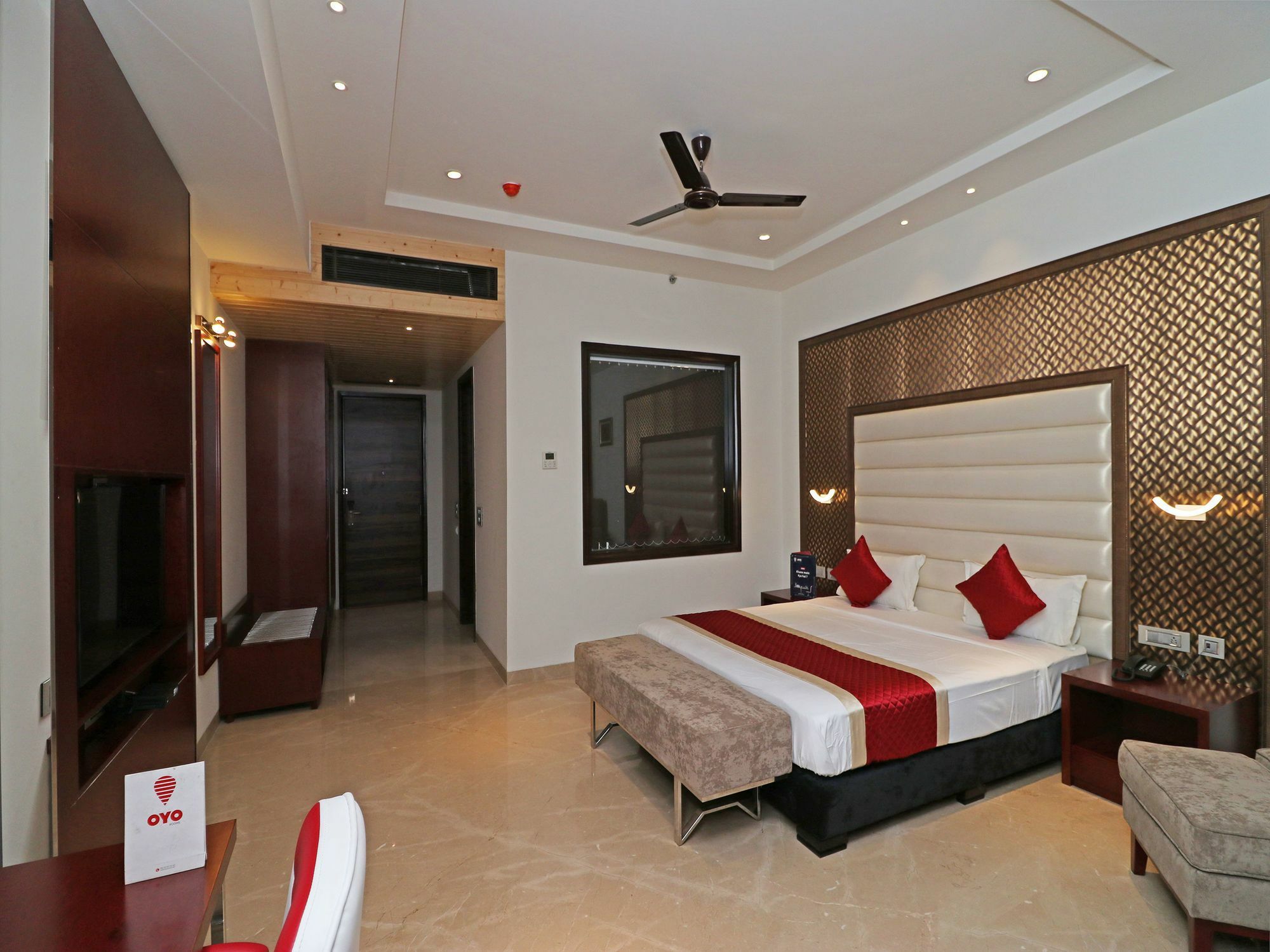 Oyo 12464 C Pearls Hotel 3*