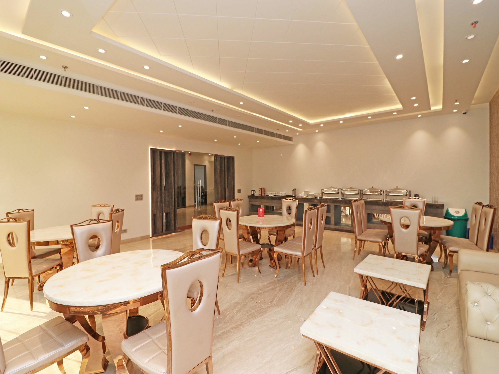Oyo 12464 C Pearls Hotel 3*