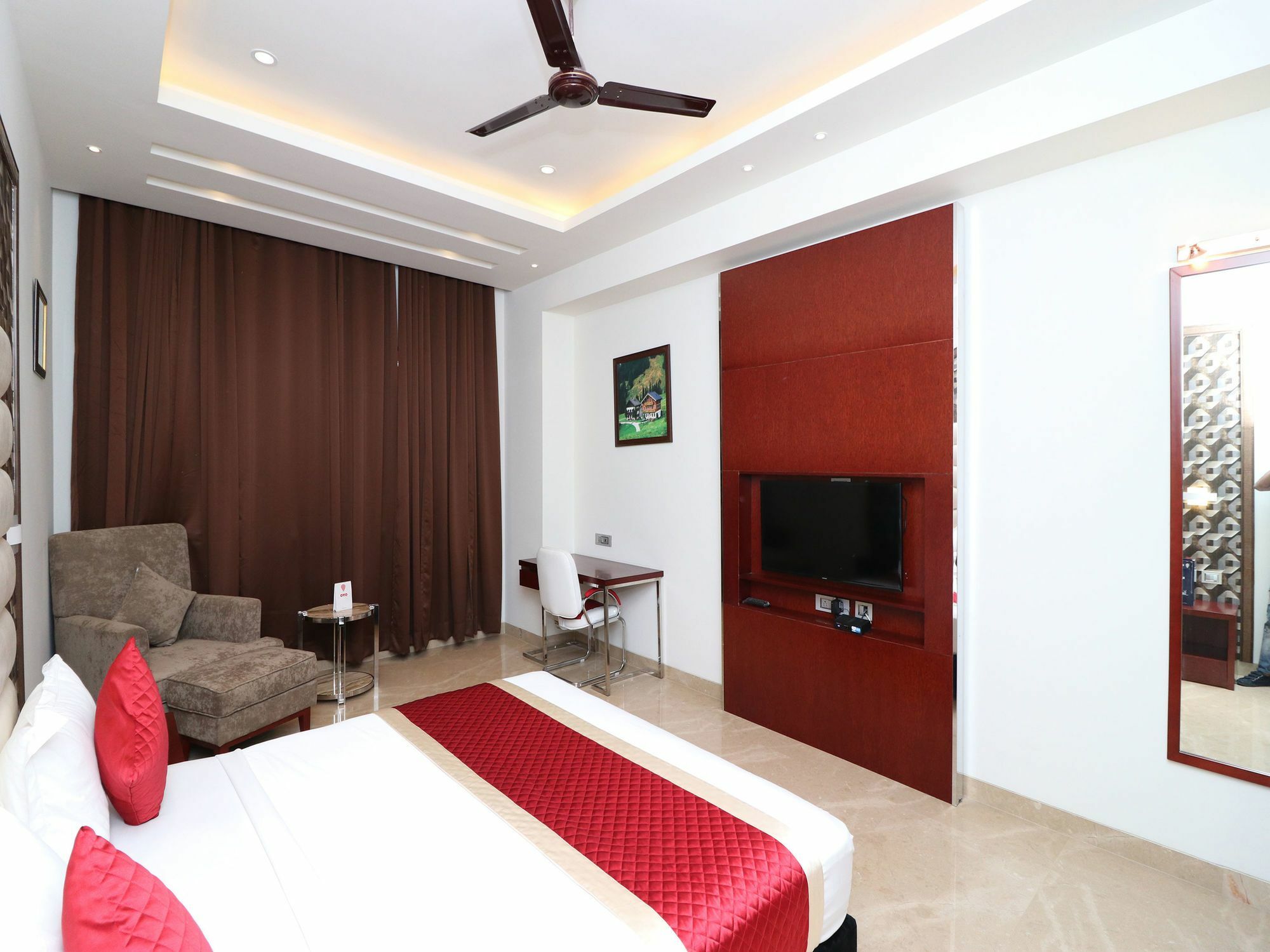 Hotel Oyo 12464 C Pearls 3*