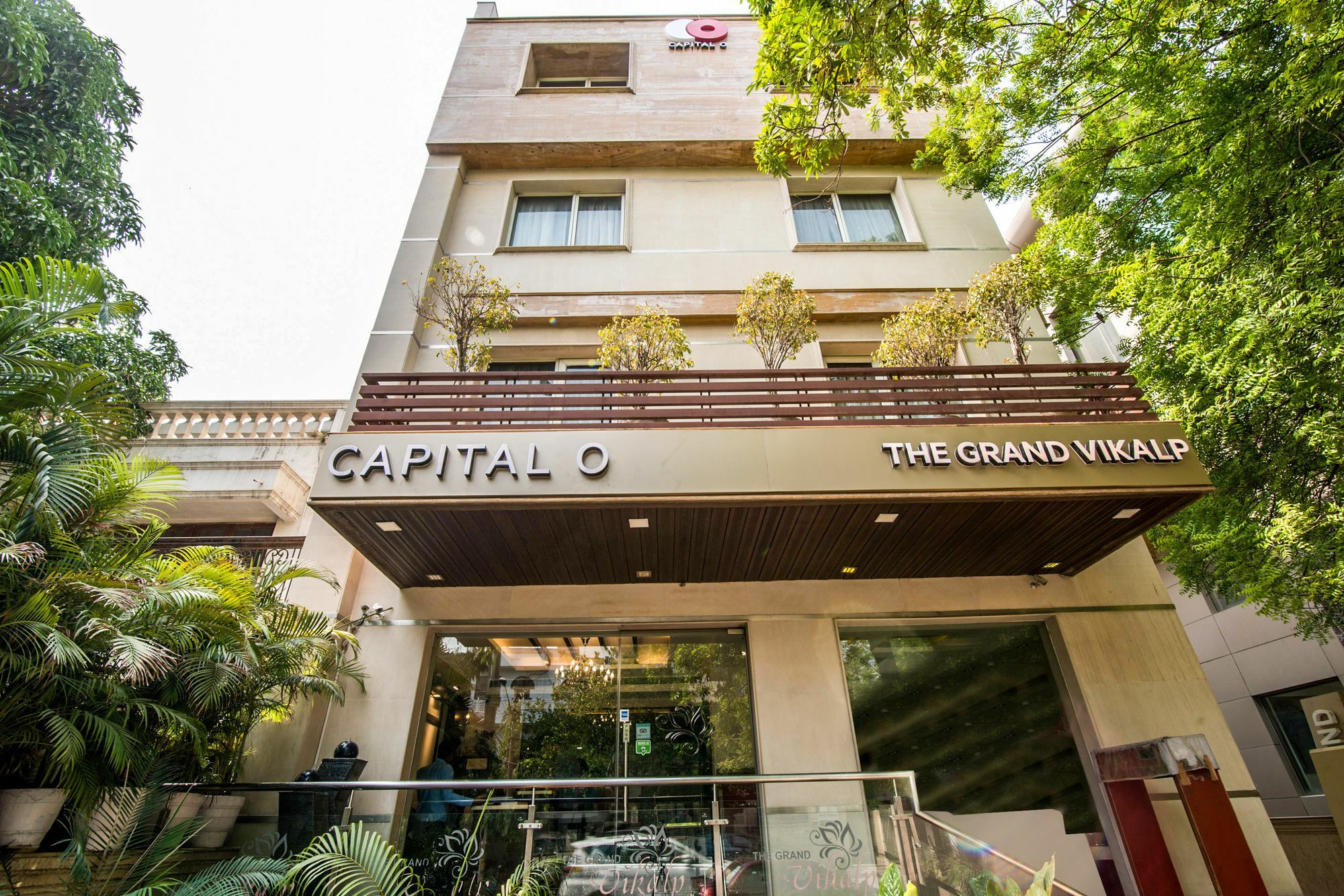 Capital O 14768 The Grand Vikalp Hotel Nova Deli