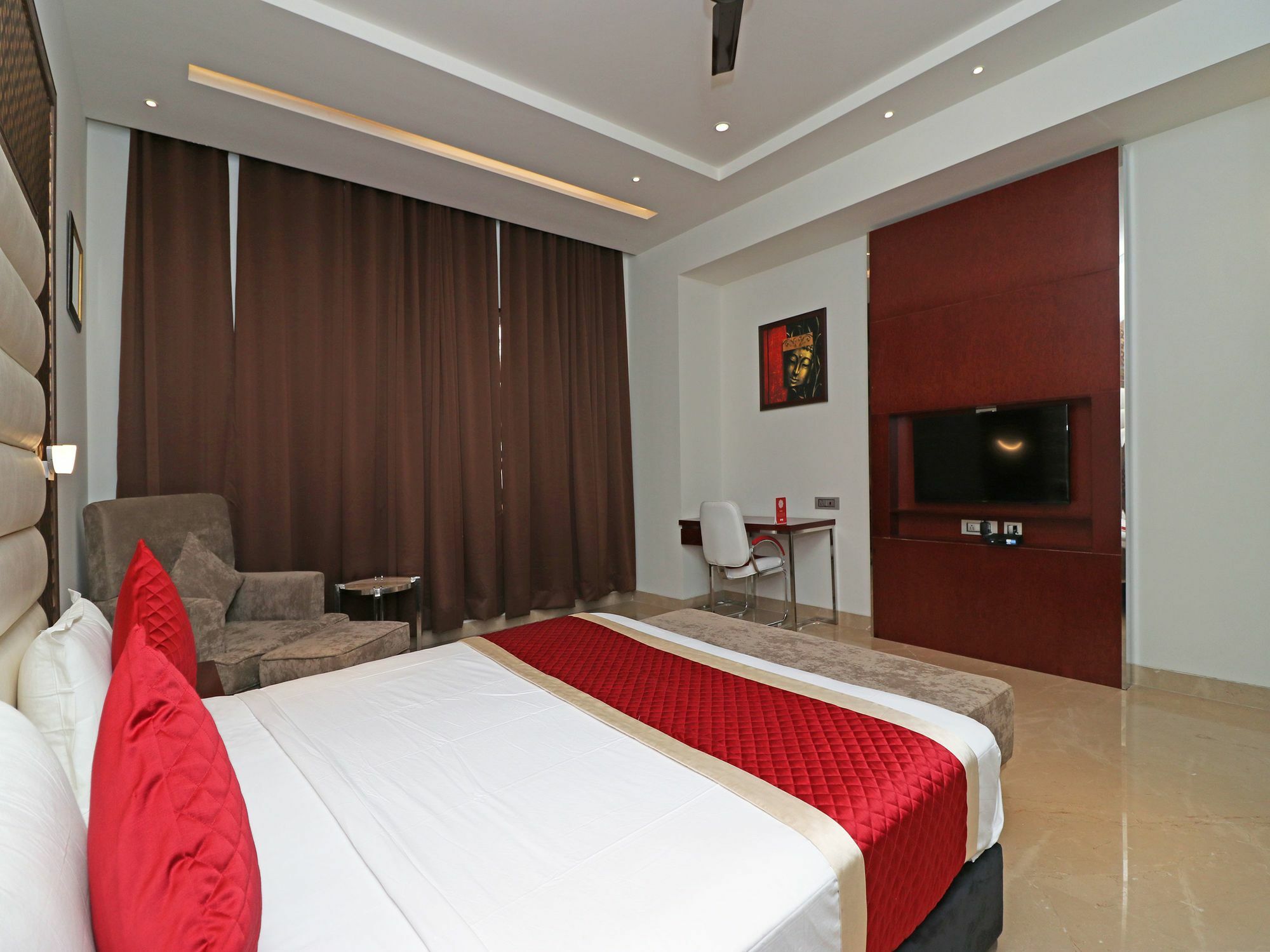 Oyo 12464 C Pearls Hotel 3*
